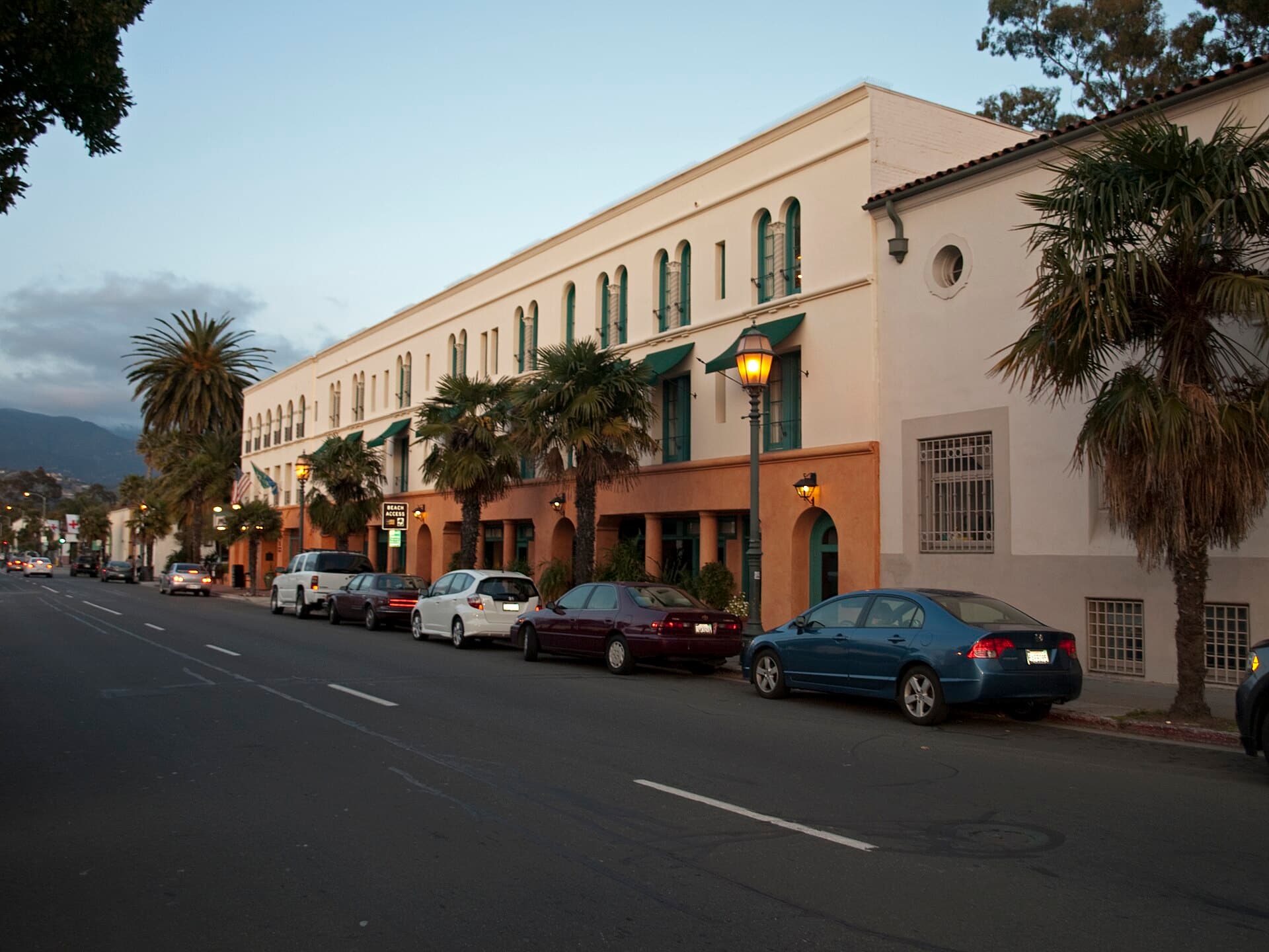 Hotel Virginia (via Wikimedia Commons, CC BY-SA 3.0)