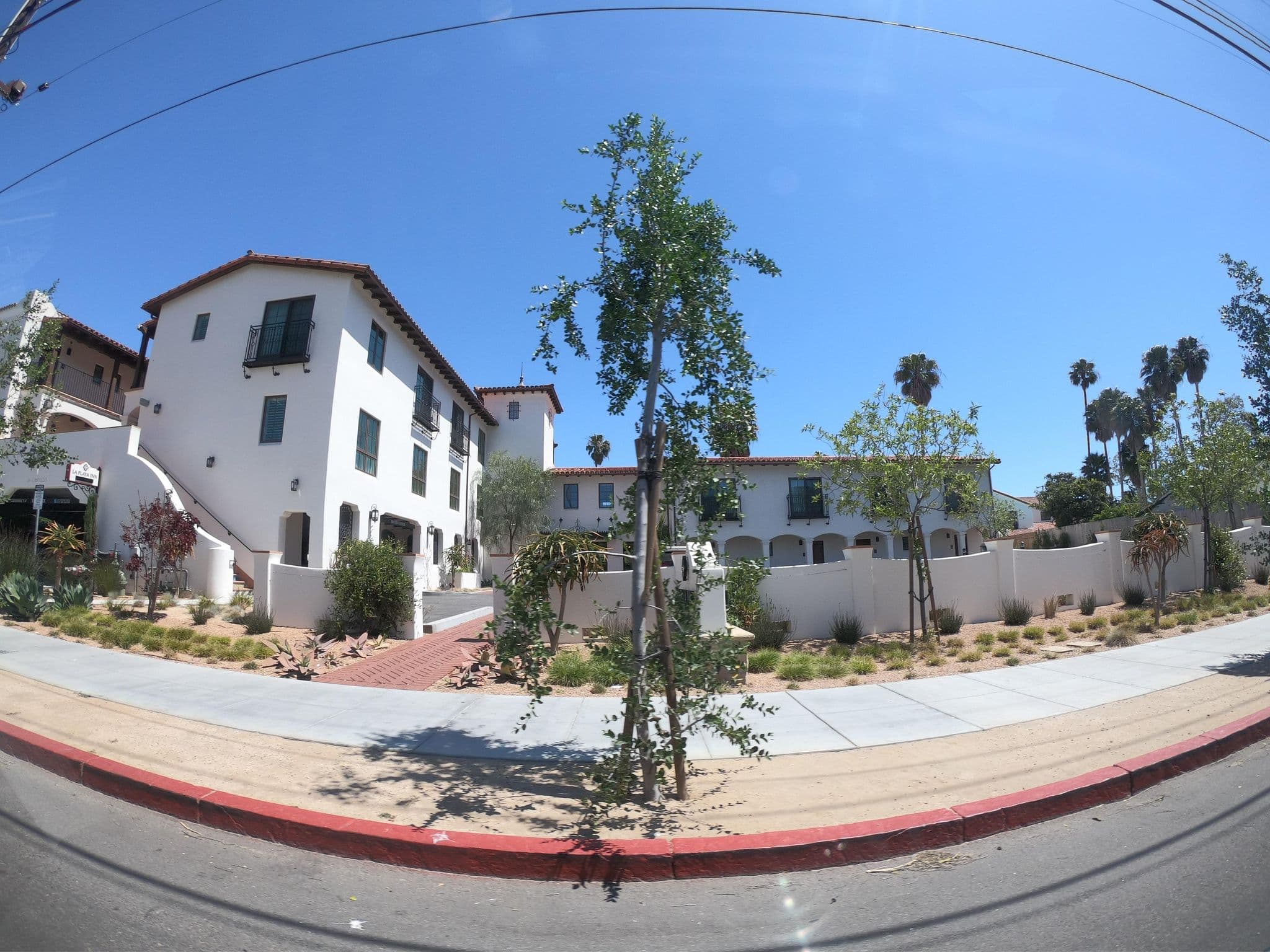 Street view near Days Inn, Santa Barbara — © roadgeek_md99 (CC BY-SA · Mapillary)