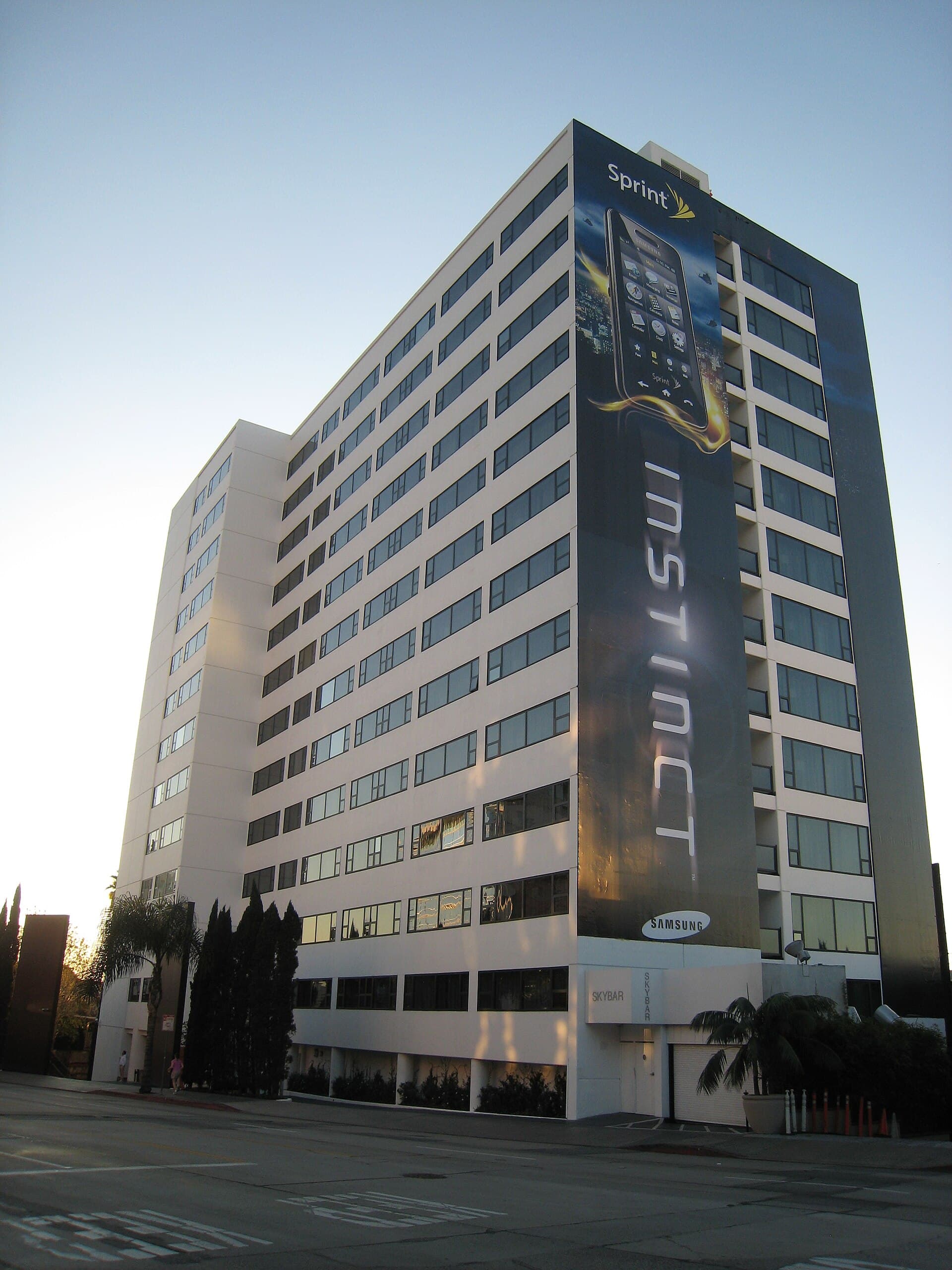 Mondrian Los Angeles (via Wikimedia Commons, CC BY-SA 3.0)