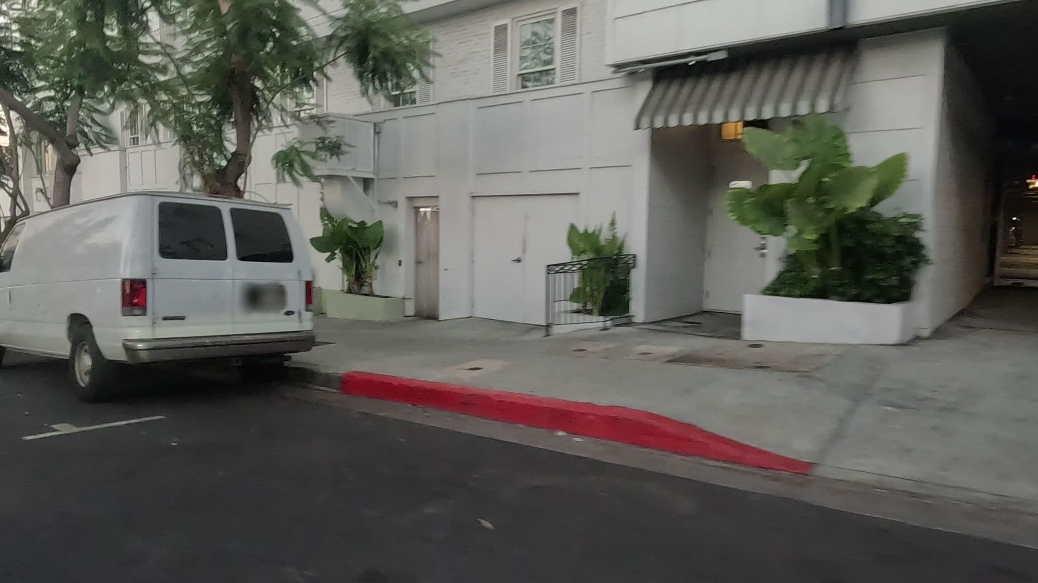 Street view near Palihouse, Beverly Hills — © ebelmudez (CC BY-SA · Mapillary)