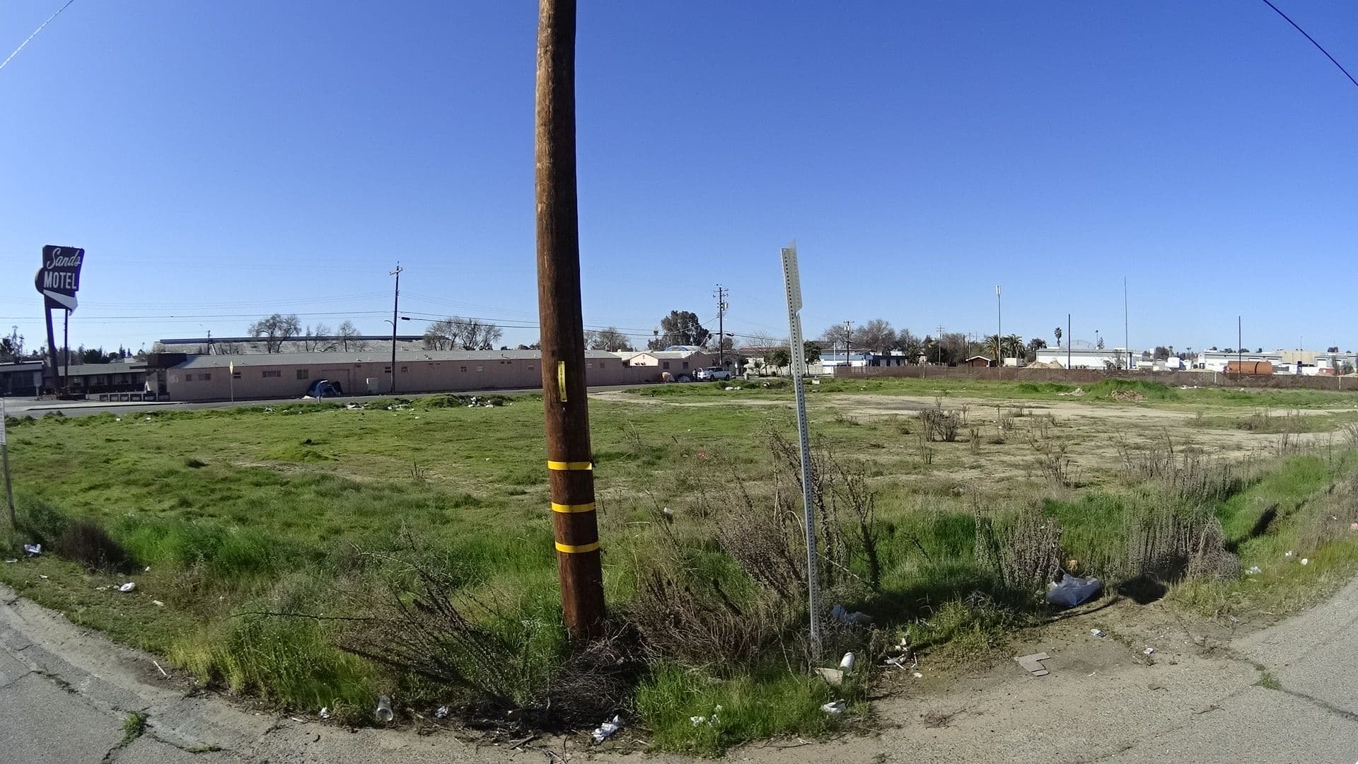 Street view near Paradise Inn Motel, Old Fig Garden — © marker_geo (CC BY-SA · Mapillary)