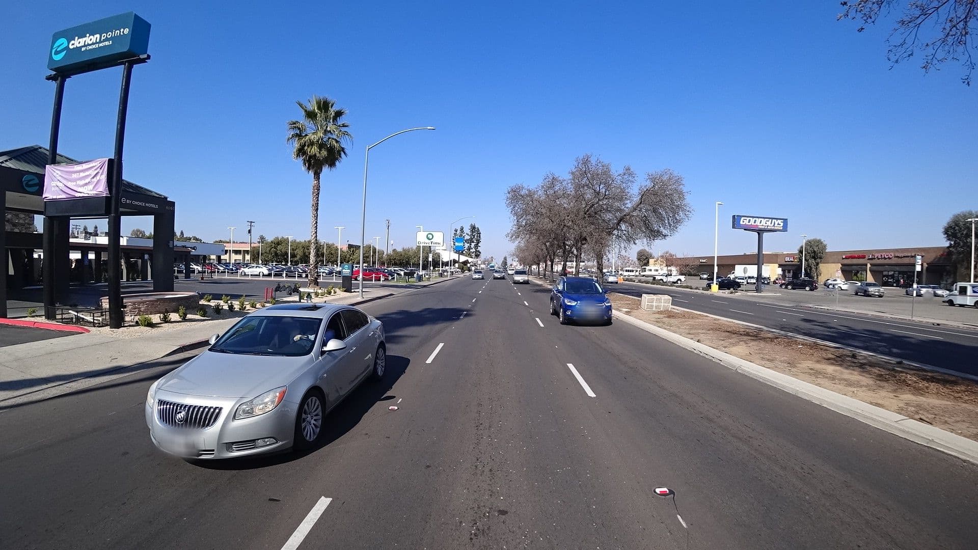 Street view near Knights Inn Fresno, Old Fig Garden — © marker_geo (CC BY-SA · Mapillary)