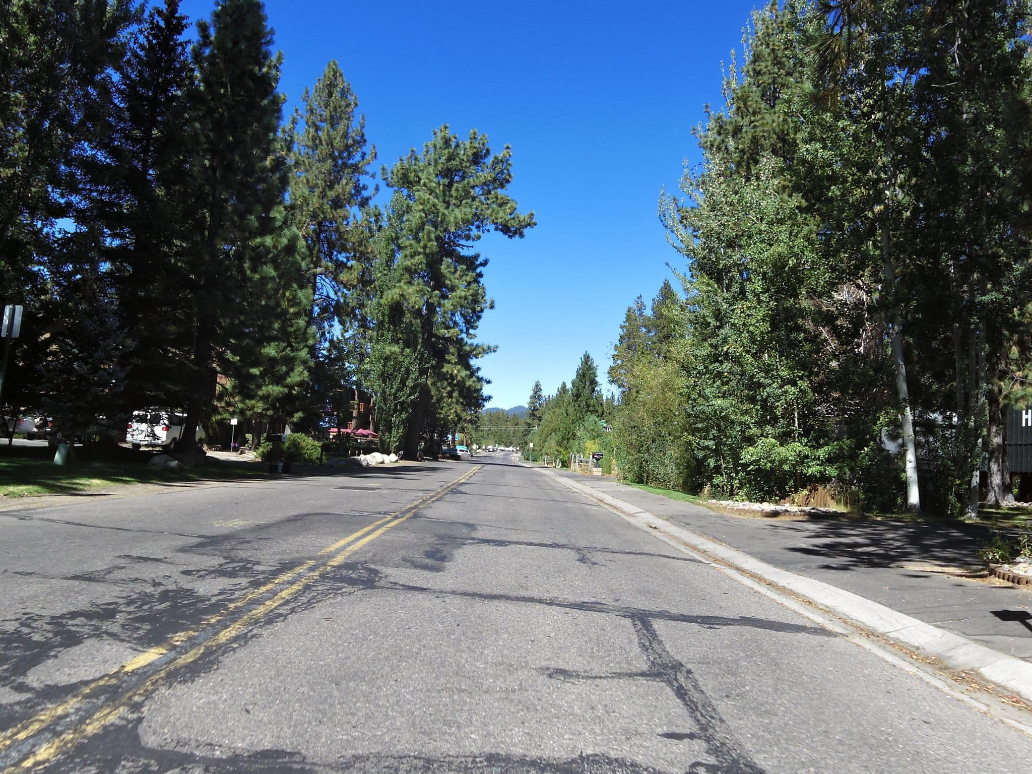 Street view near Spa Suite, Kingsbury — © clydel (CC BY-SA · Mapillary)
