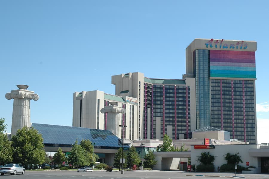 Atlantis Casino Resort & Spa (via Wikimedia Commons, Public domain)