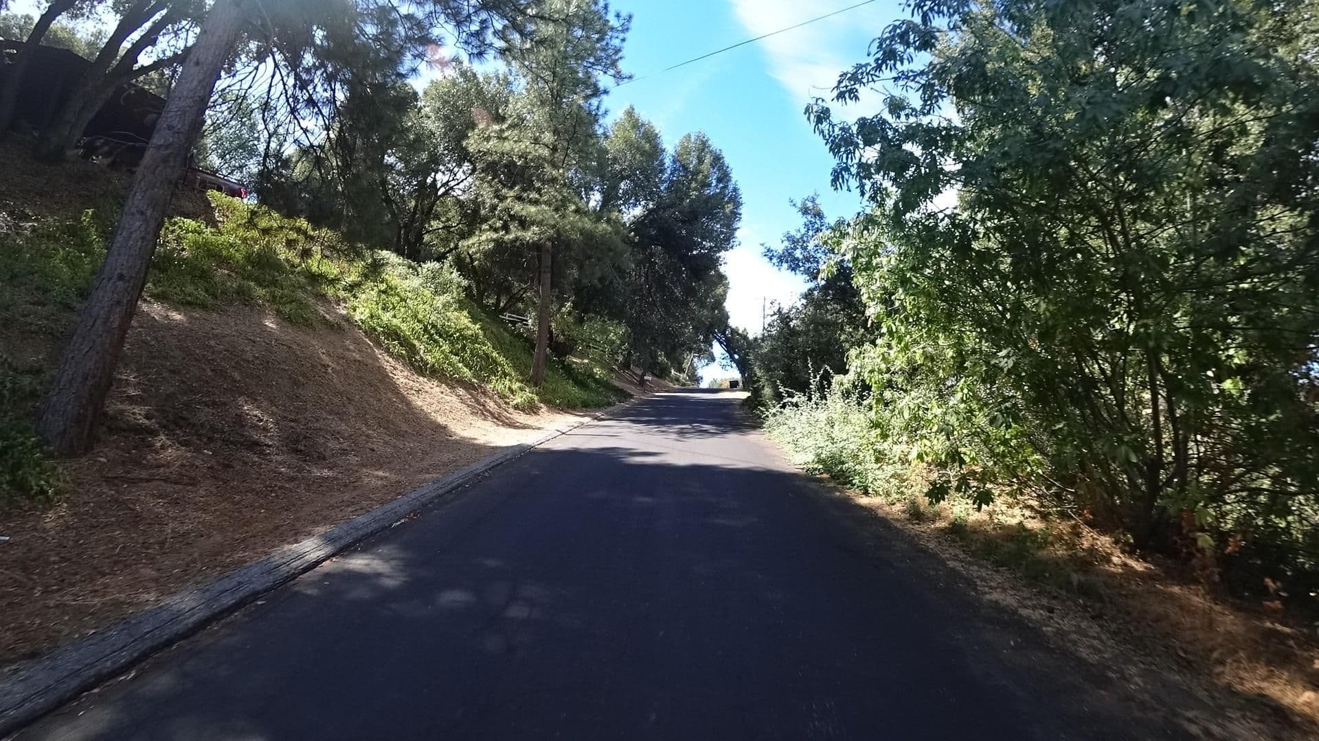 Street view near Cedar Mountain Lodge, Ahwahnee — © marker_geo (CC BY-SA · Mapillary)