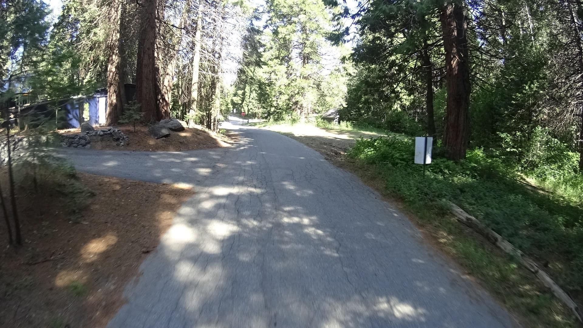 Street view near Drakes Landing Bed And Bites, Auberry — © marker_geo (CC BY-SA · Mapillary)