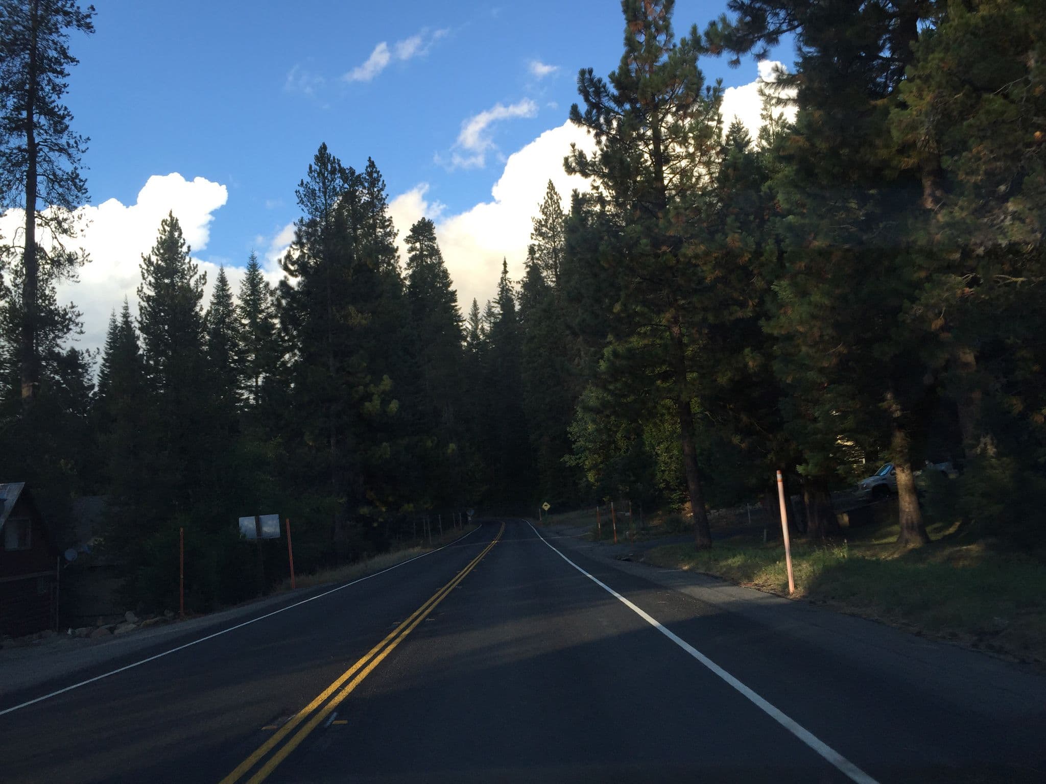 Street view near Sugar Pine Cabin, Ahwahnee — © canadarunner (CC BY-SA · Mapillary)