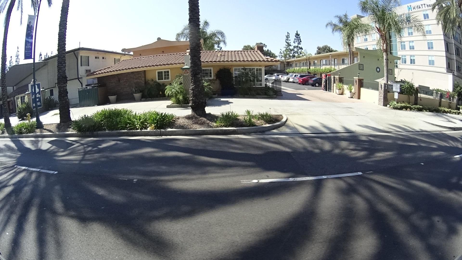 Street view near Zaby's Motor Lodge, Anaheim — © marker_geo (CC BY-SA · Mapillary)