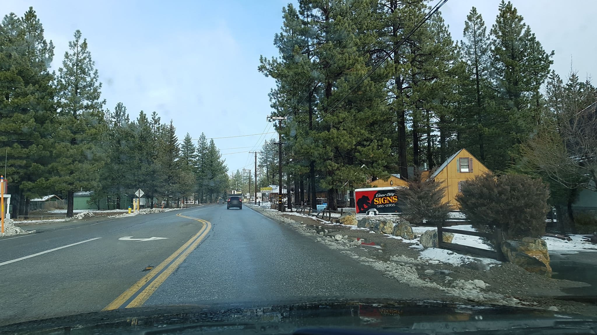 Street view near Bigbear Cabincare, Big Bear City — © igorzo (CC BY-SA · Mapillary)