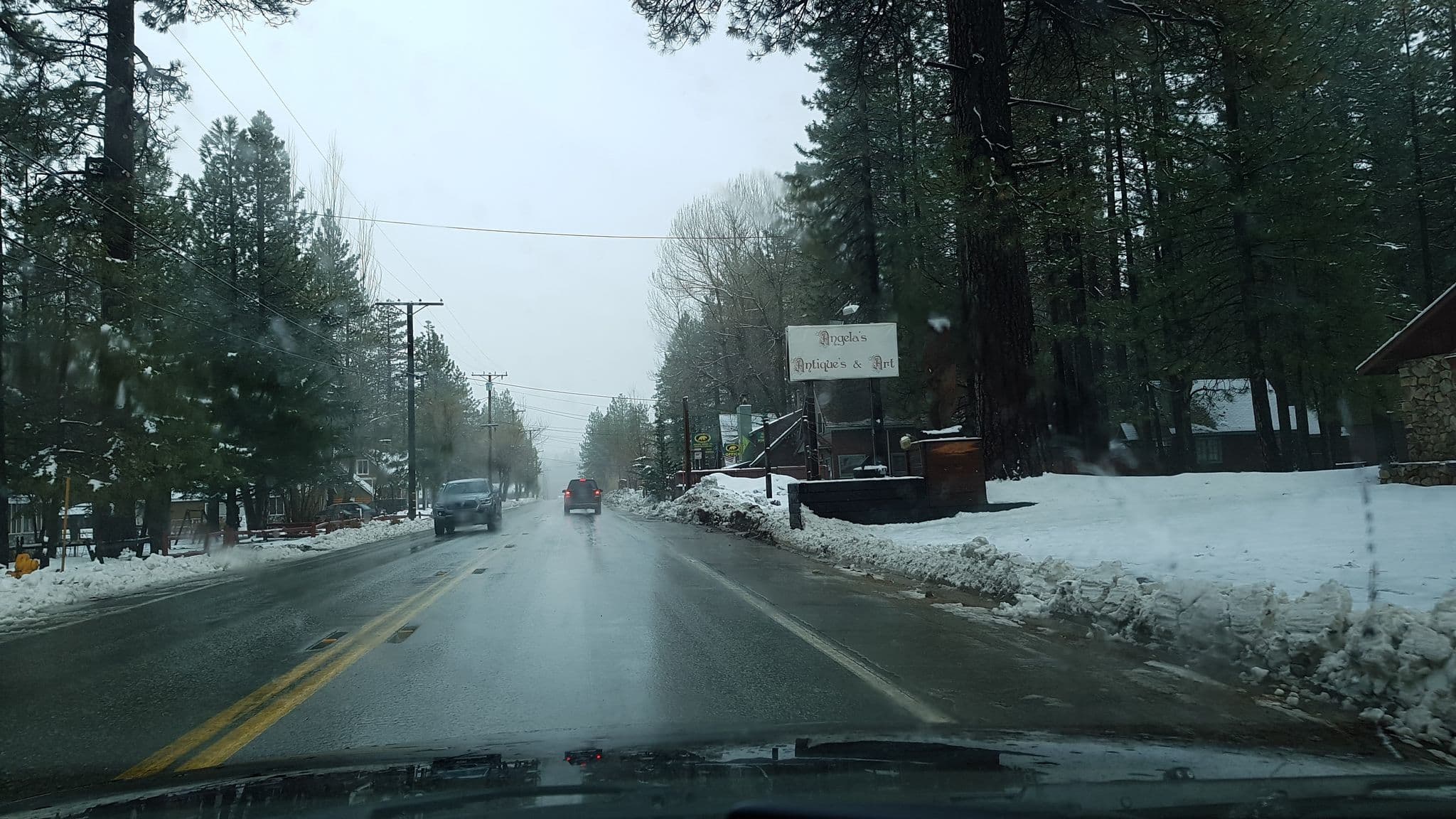 Street view near Coptic Village, Big Bear Lake — © igorzo (CC BY-SA · Mapillary)