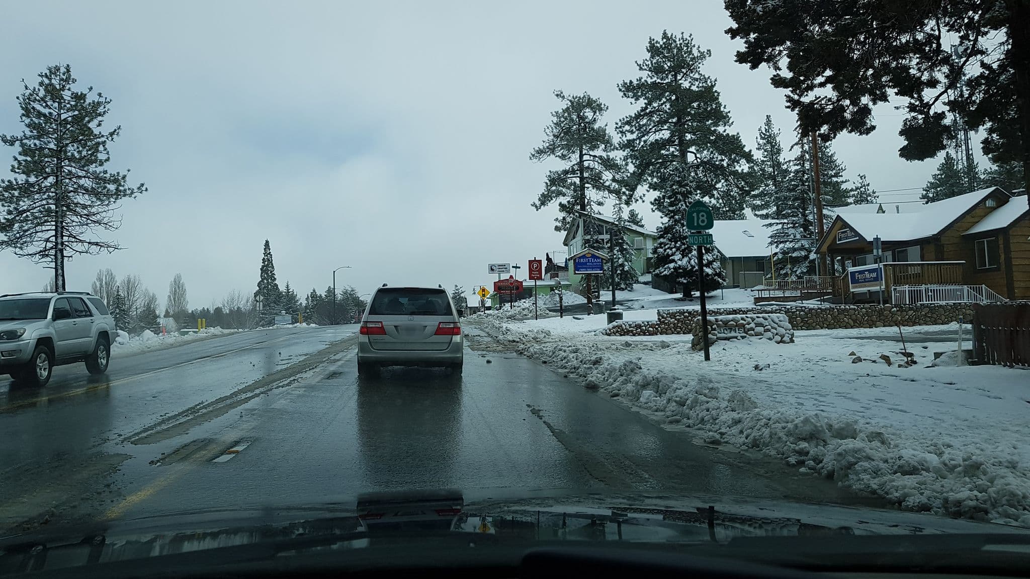 Street view near Lakeview Forest Resort, Big Bear Lake — © igorzo (CC BY-SA · Mapillary)