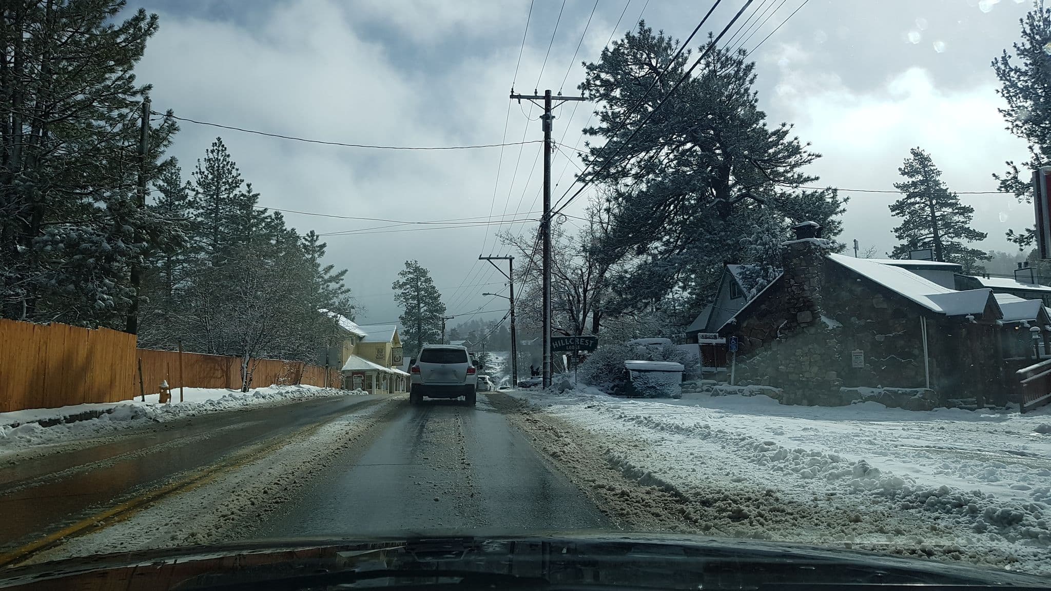 Street view near Embers Lodge And Cabins, Big Bear Lake — © igorzo (CC BY-SA · Mapillary)