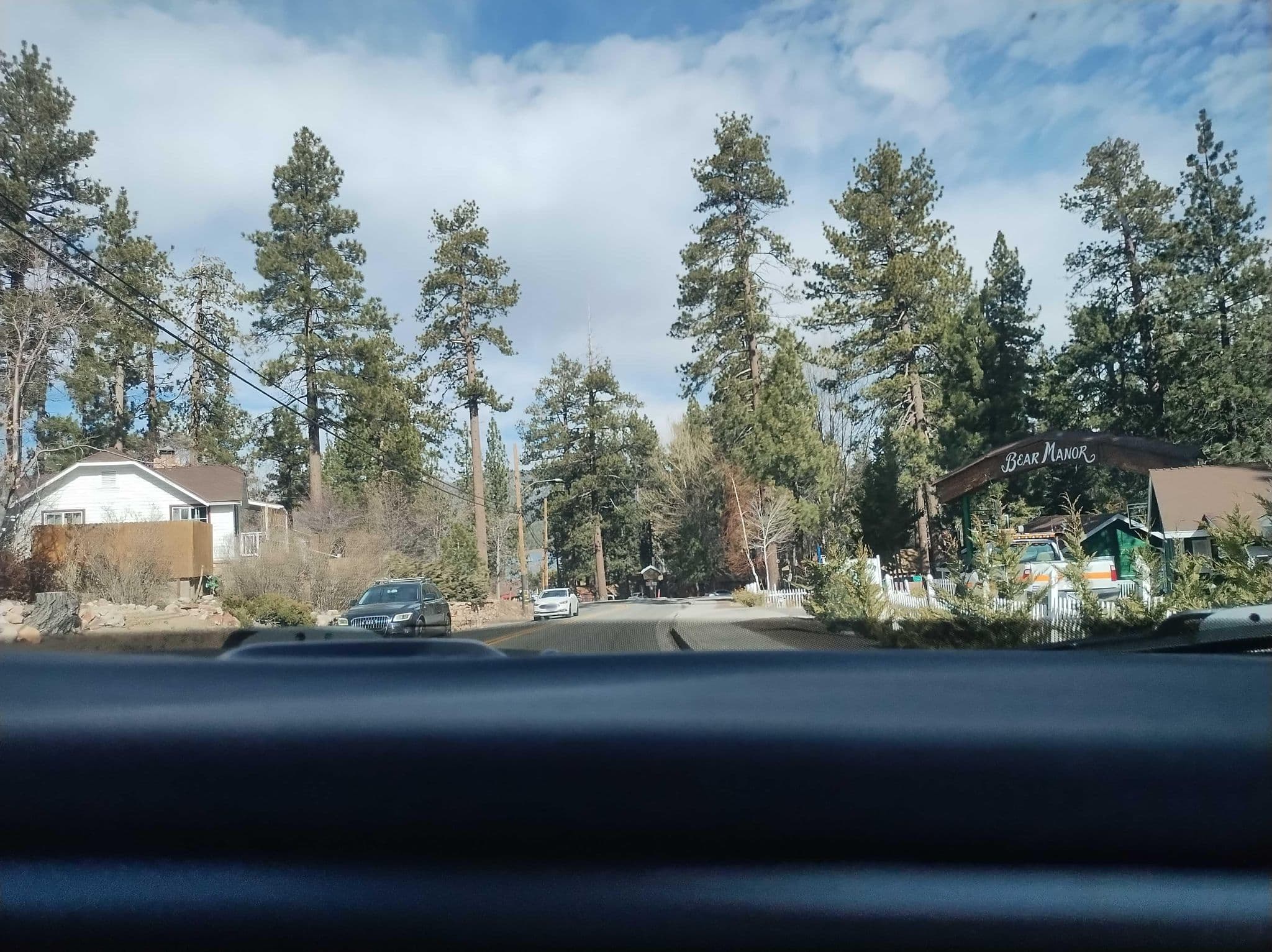 Street view near Cool cabins office, Big Bear Lake — © inlandurbanist (CC BY-SA · Mapillary)