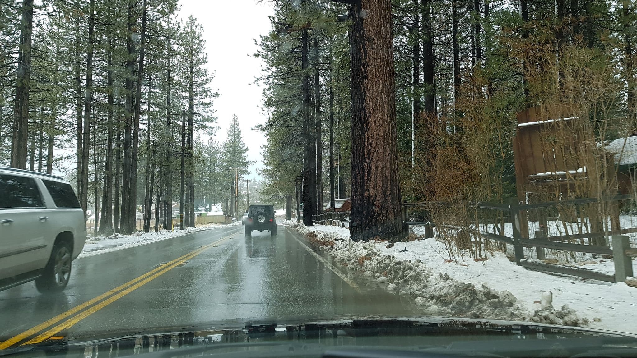 Street view near The Inn at Fawnskin, Big Bear Lake — © igorzo (CC BY-SA · Mapillary)