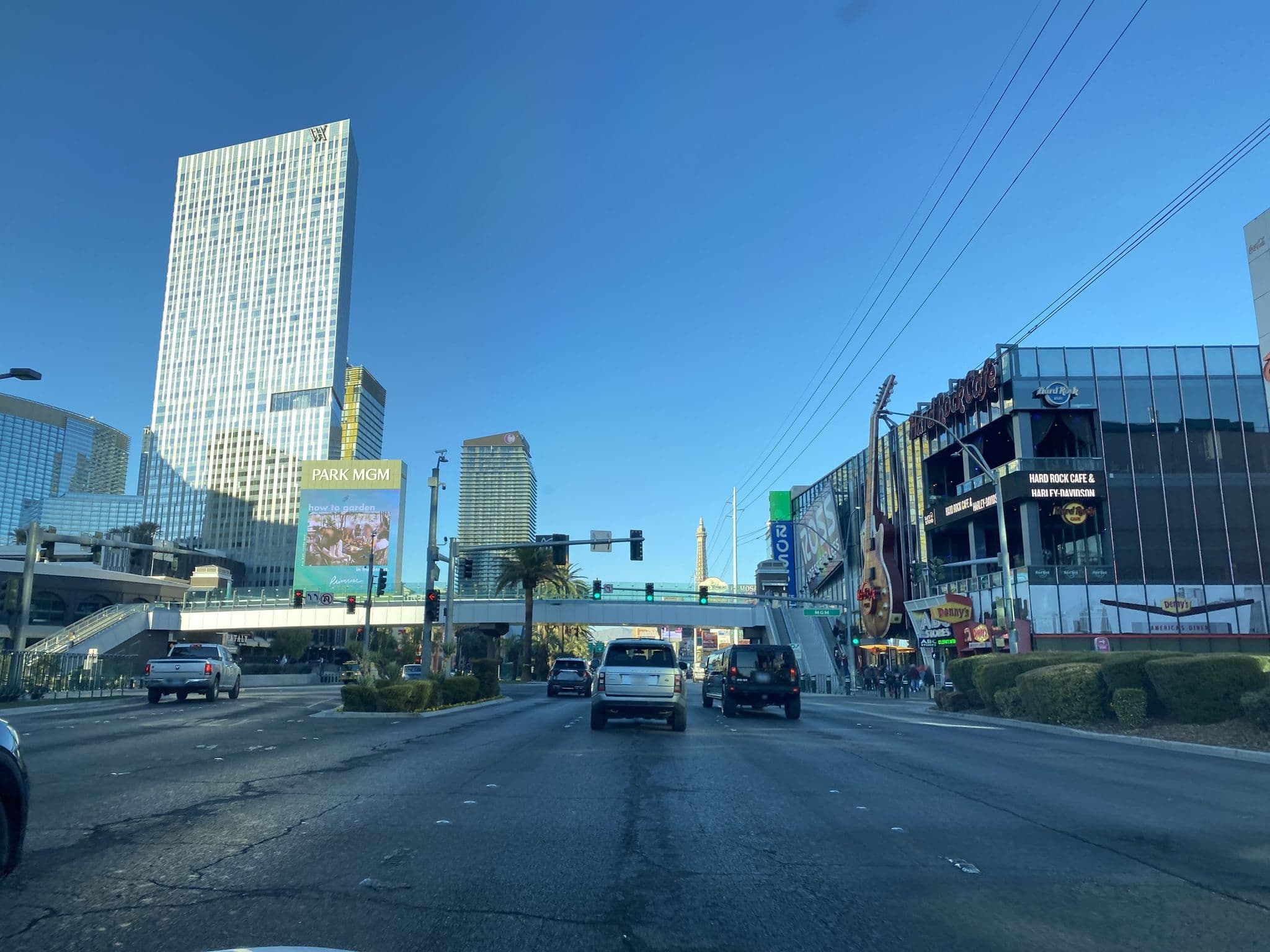 Street view near Listening To Pandora In The Shower, Paradise — © matsayz (CC BY-SA · Mapillary)