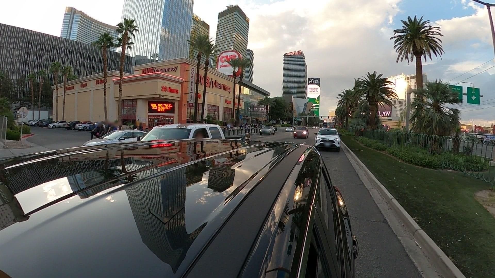 Street view near #MandarinOrientalLV, Paradise — © asturksever (CC BY-SA · Mapillary)