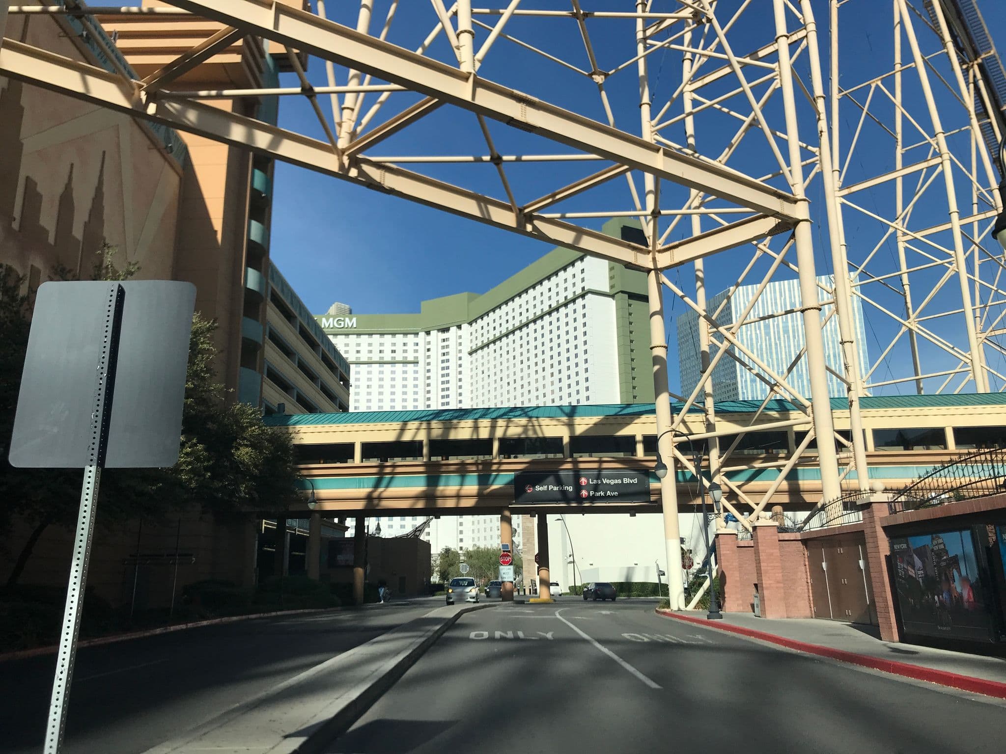 Street view near New York-New York Pool, Paradise — © amandamims (CC BY-SA · Mapillary)