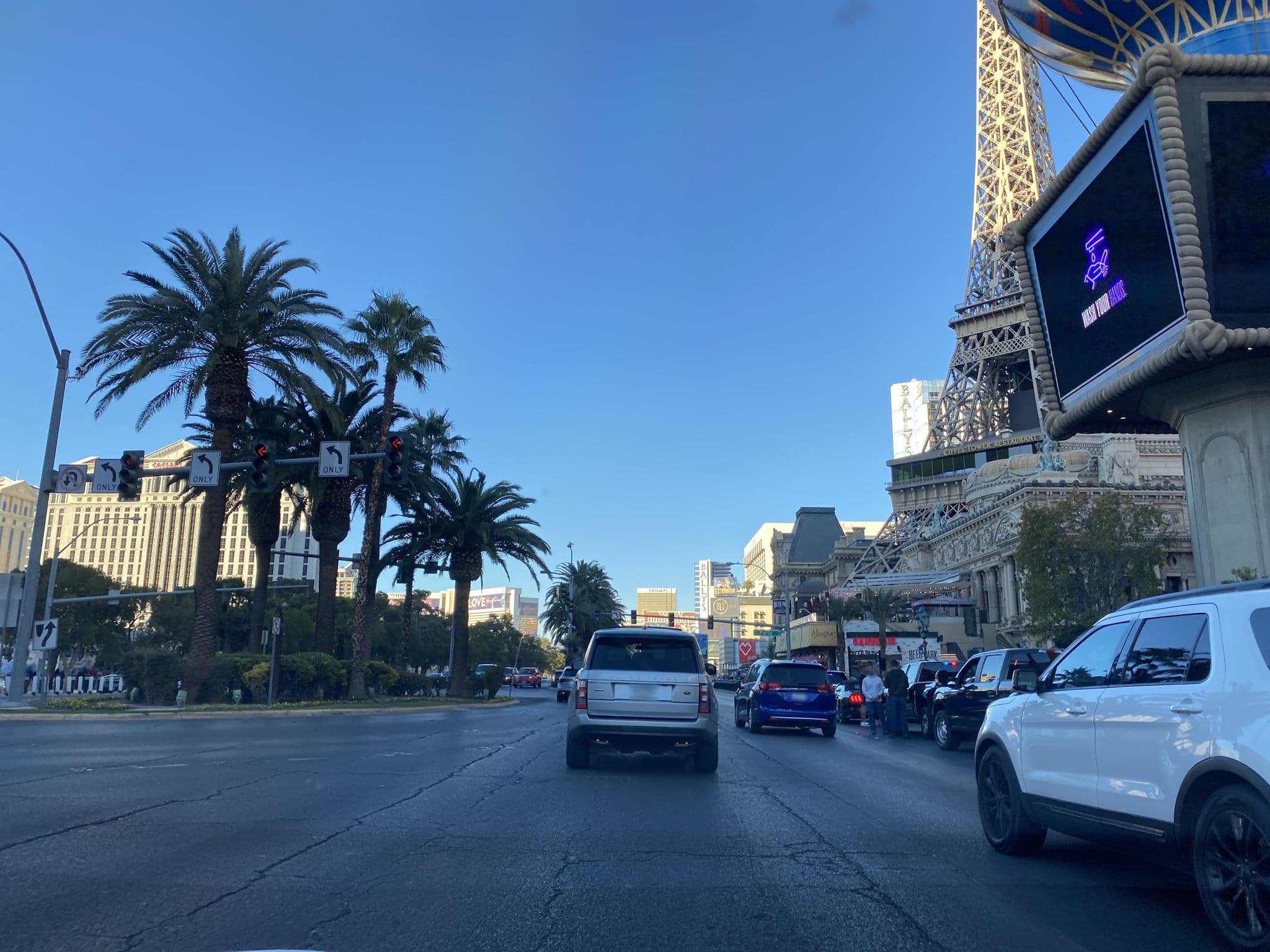 Street view near Vegas Magazine Summer Soiree, Paradise — © matsayz (CC BY-SA · Mapillary)