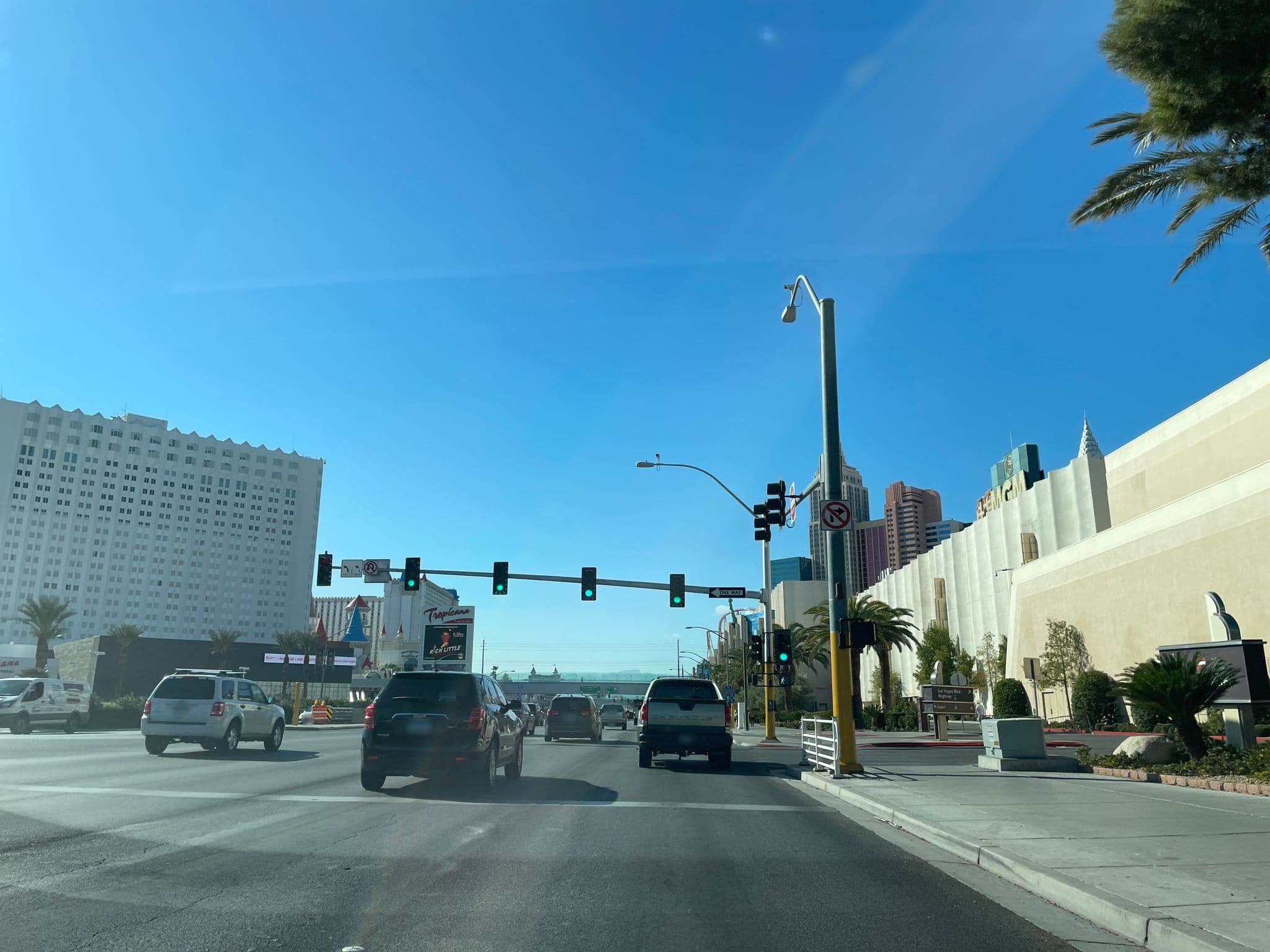 Street view near MGM Hollywood Suite, Paradise — © matsayz (CC BY-SA · Mapillary)