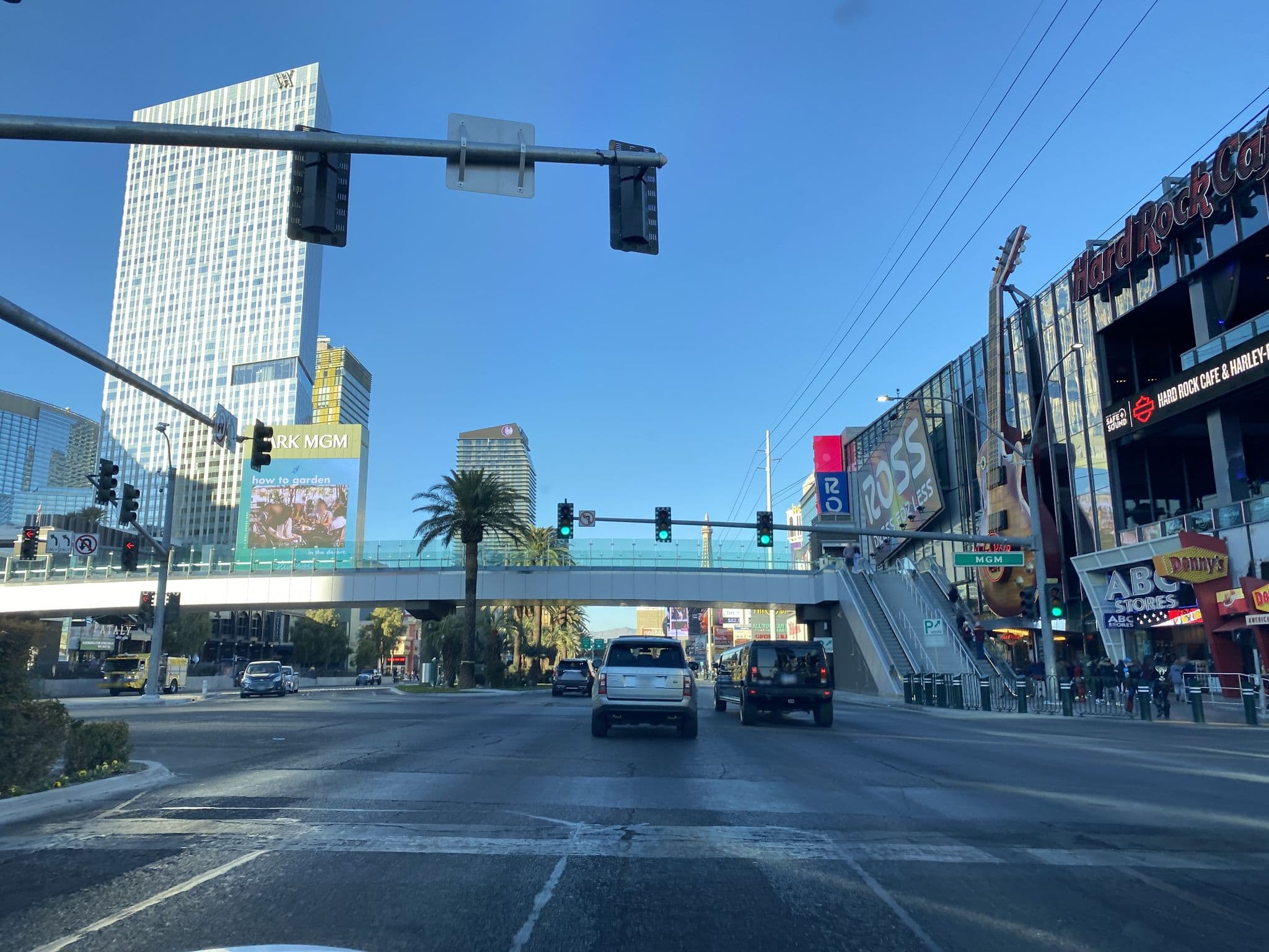 Street view near Waterworld Room, Paradise — © matsayz (CC BY-SA · Mapillary)
