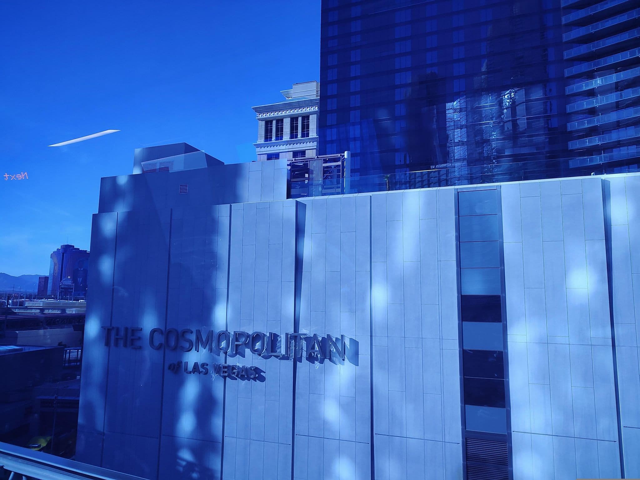Street view near West End Tower, Paradise — © nmixter (CC BY-SA · Mapillary)