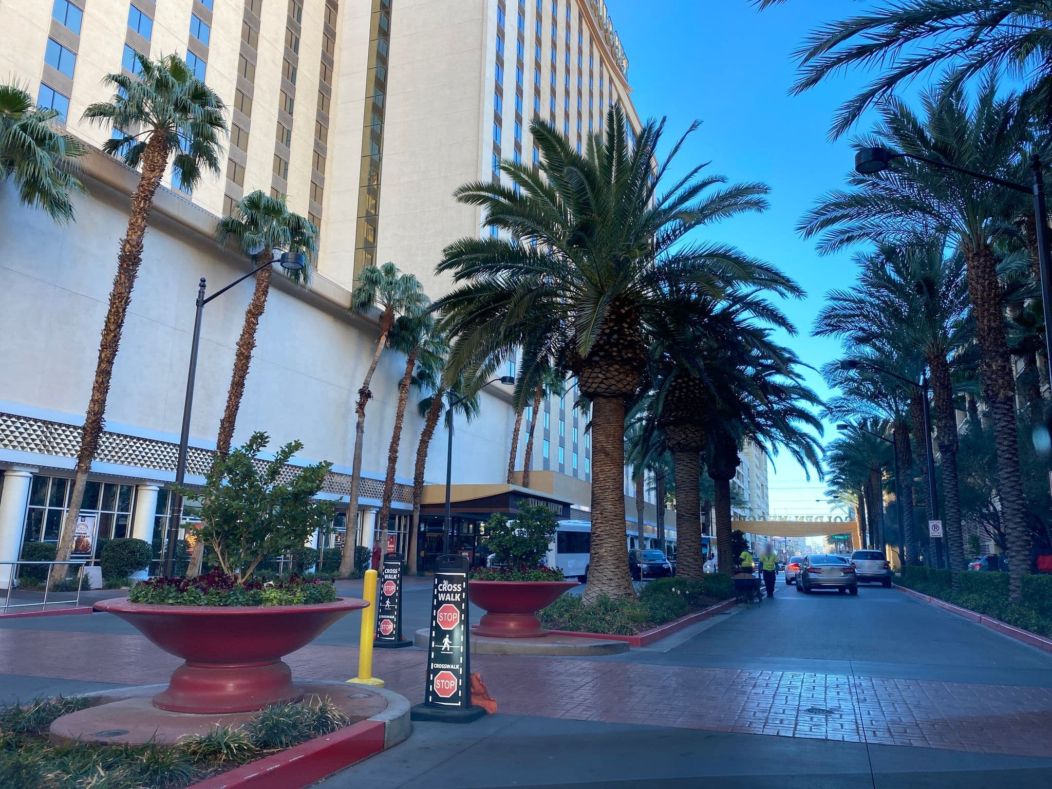Street view near Golden Nugget Pool, Las Vegas — © matsayz (CC BY-SA · Mapillary)