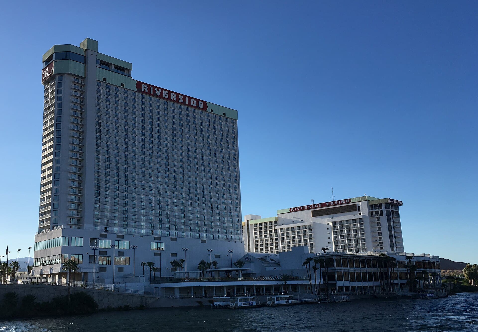 Riverside Resort Hotel & Casino (via Wikimedia Commons, CC BY-SA 4.0)