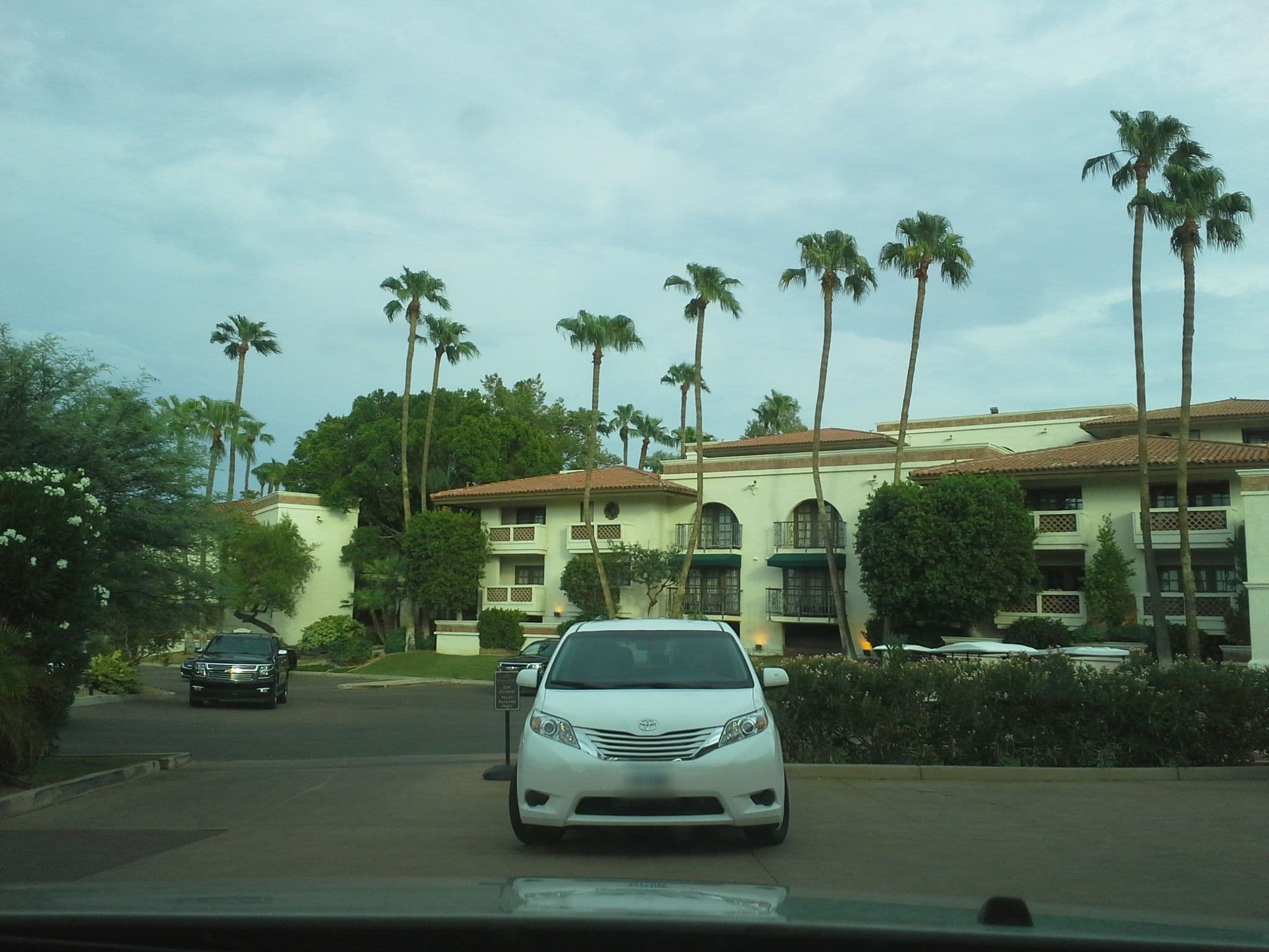 Street view near Arizona Grand Resort Camelback Building, Ahwatukee Foothills — © drkludge (CC BY-SA · Mapillary)