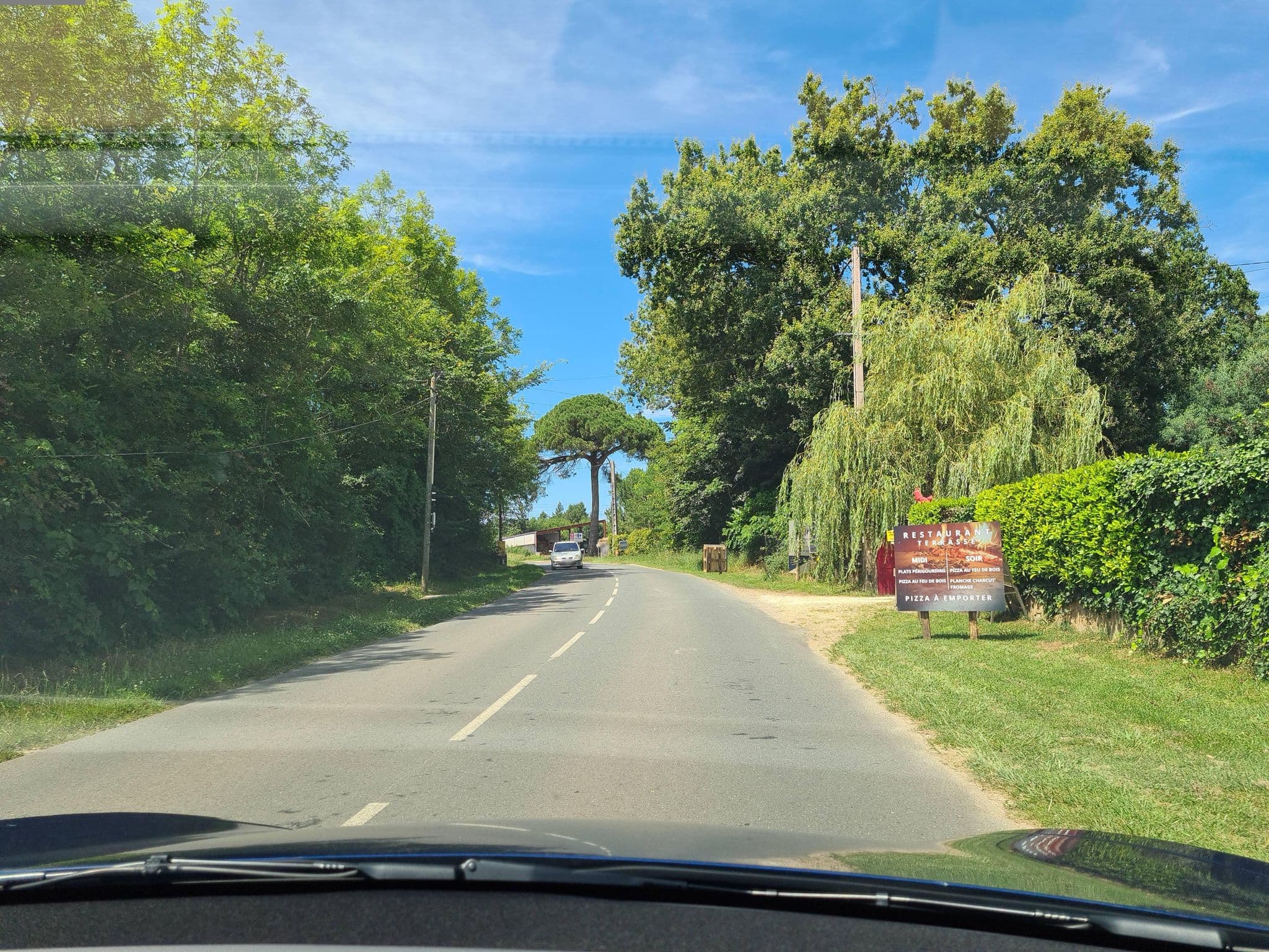 Street view near La Ptite Poule Rouge, Le Buisson-de-Cadouin — © kino (CC BY-SA · Mapillary)