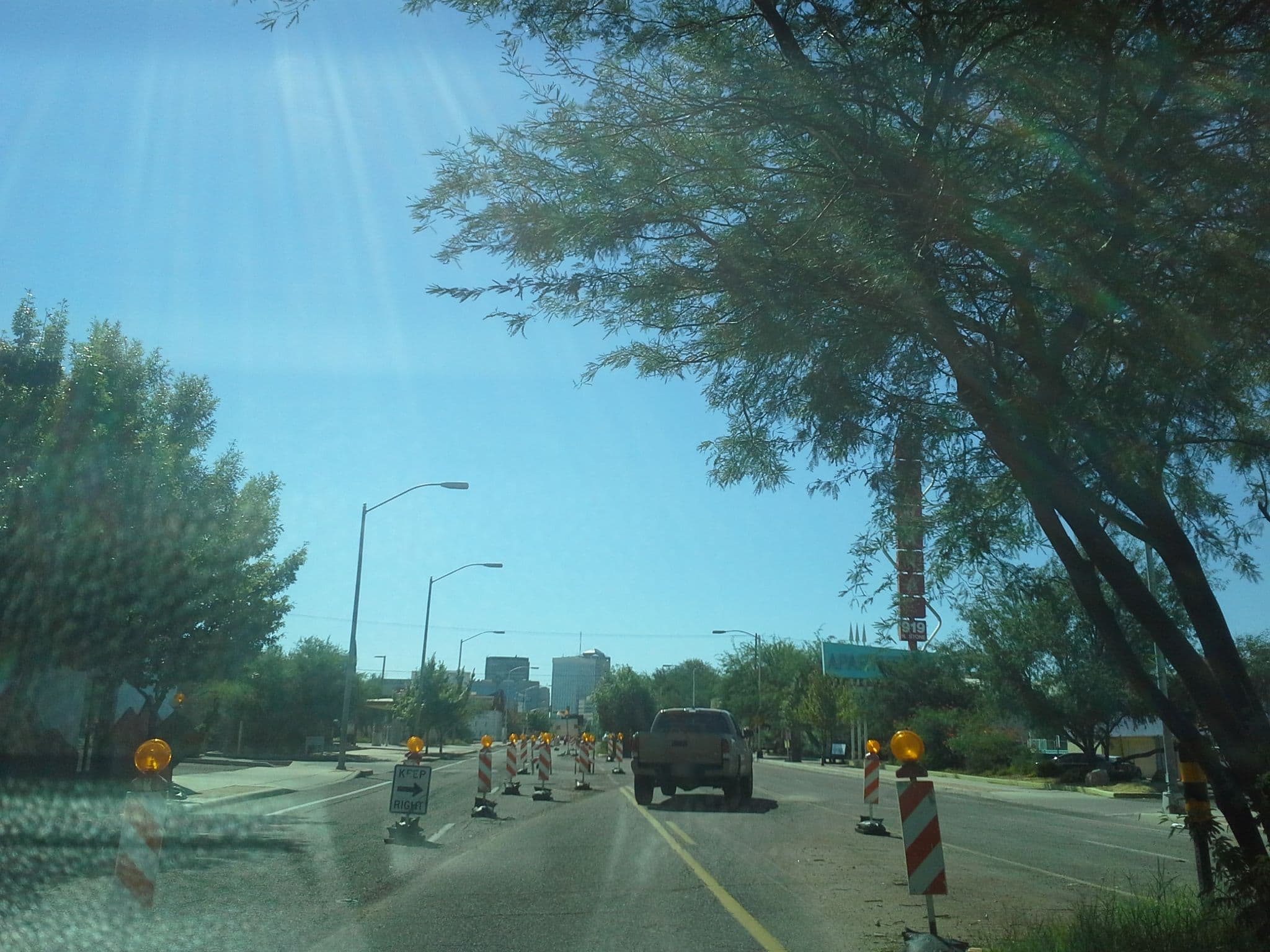 Street view near University Inn, South Tucson — © drkludge (CC BY-SA · Mapillary)