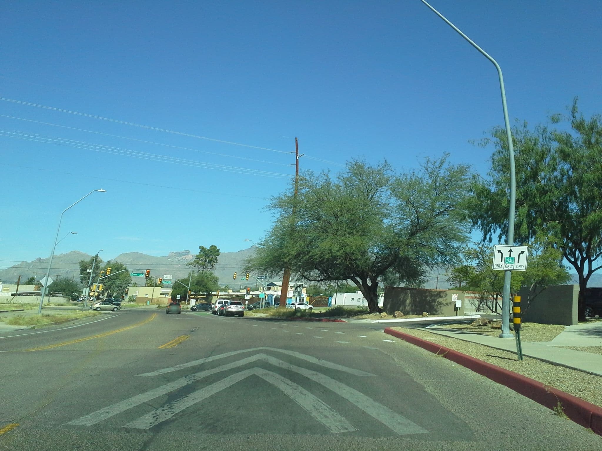 Street view near Jerome, Tucson — © drkludge (CC BY-SA · Mapillary)