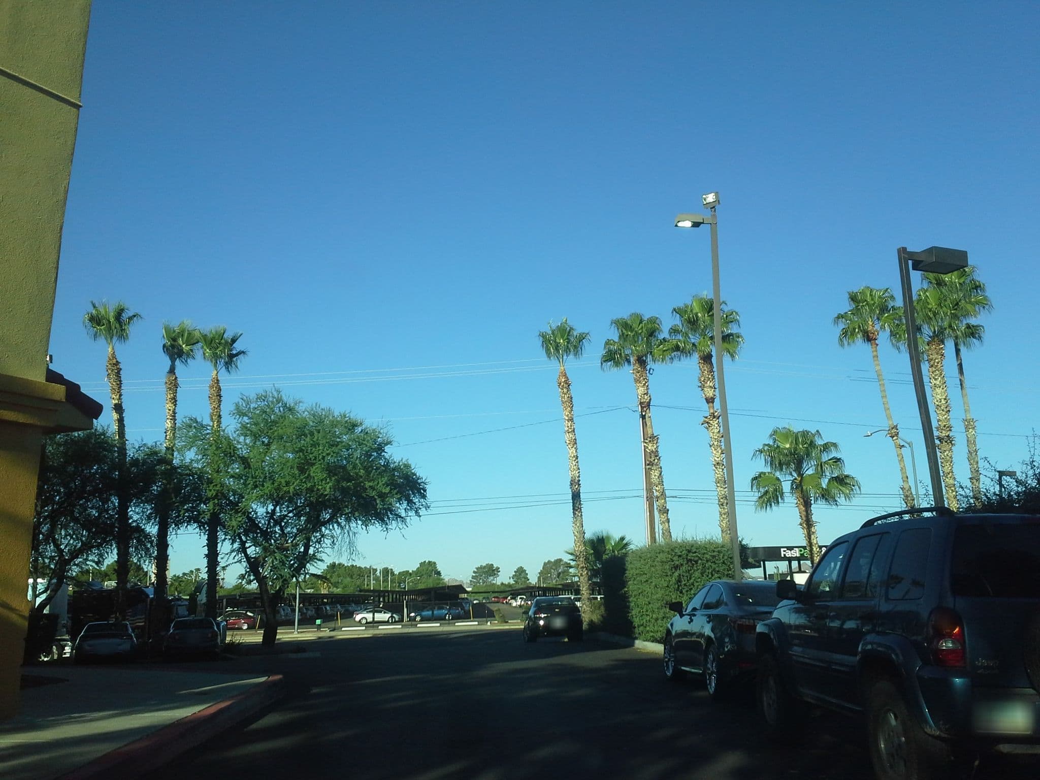 Street view near Hampton by Hilton, South Tucson — © drkludge (CC BY-SA · Mapillary)