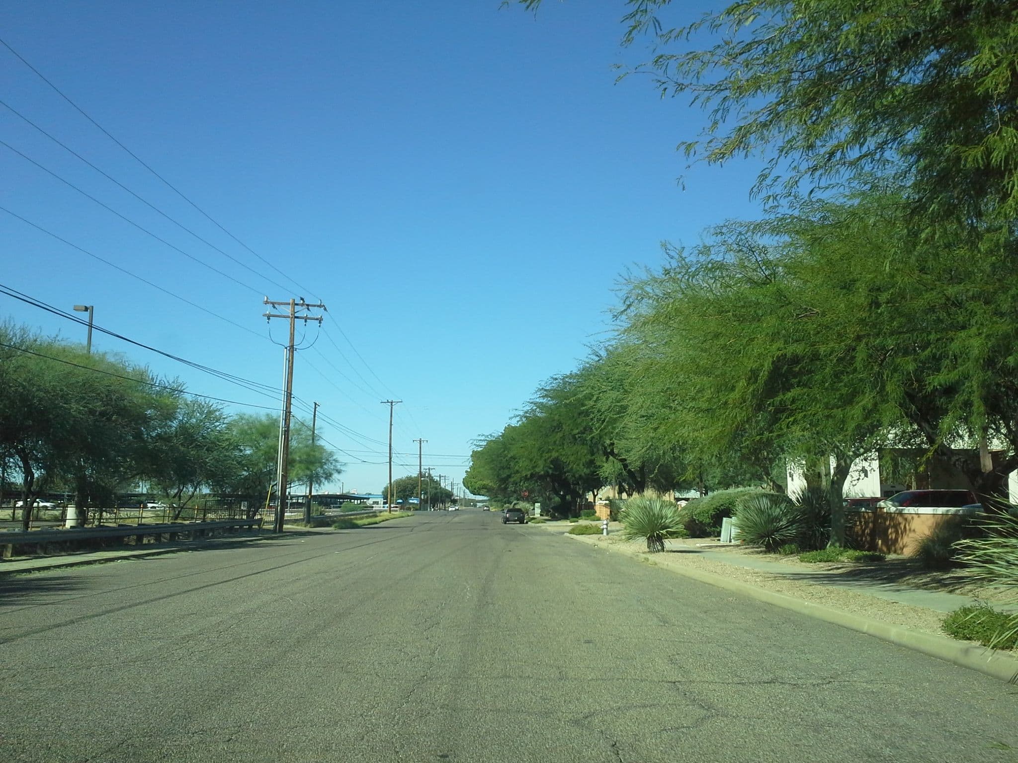Street view near Comfort Suites Airport, South Tucson — © drkludge (CC BY-SA · Mapillary)