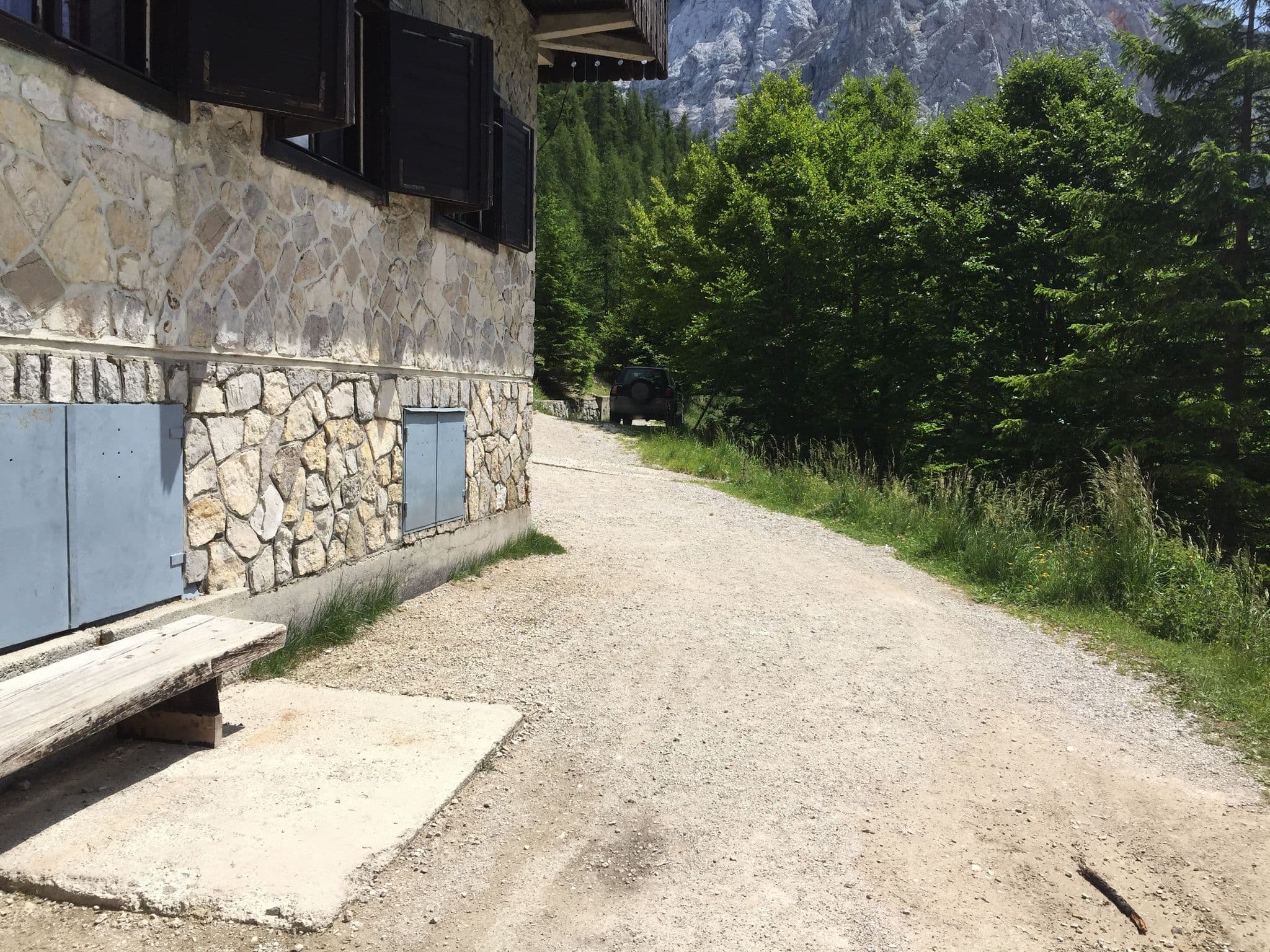 Street view near Tičarjev dom na Vršiču, Kranjska Gora — © igorzo (CC BY-SA · Mapillary)