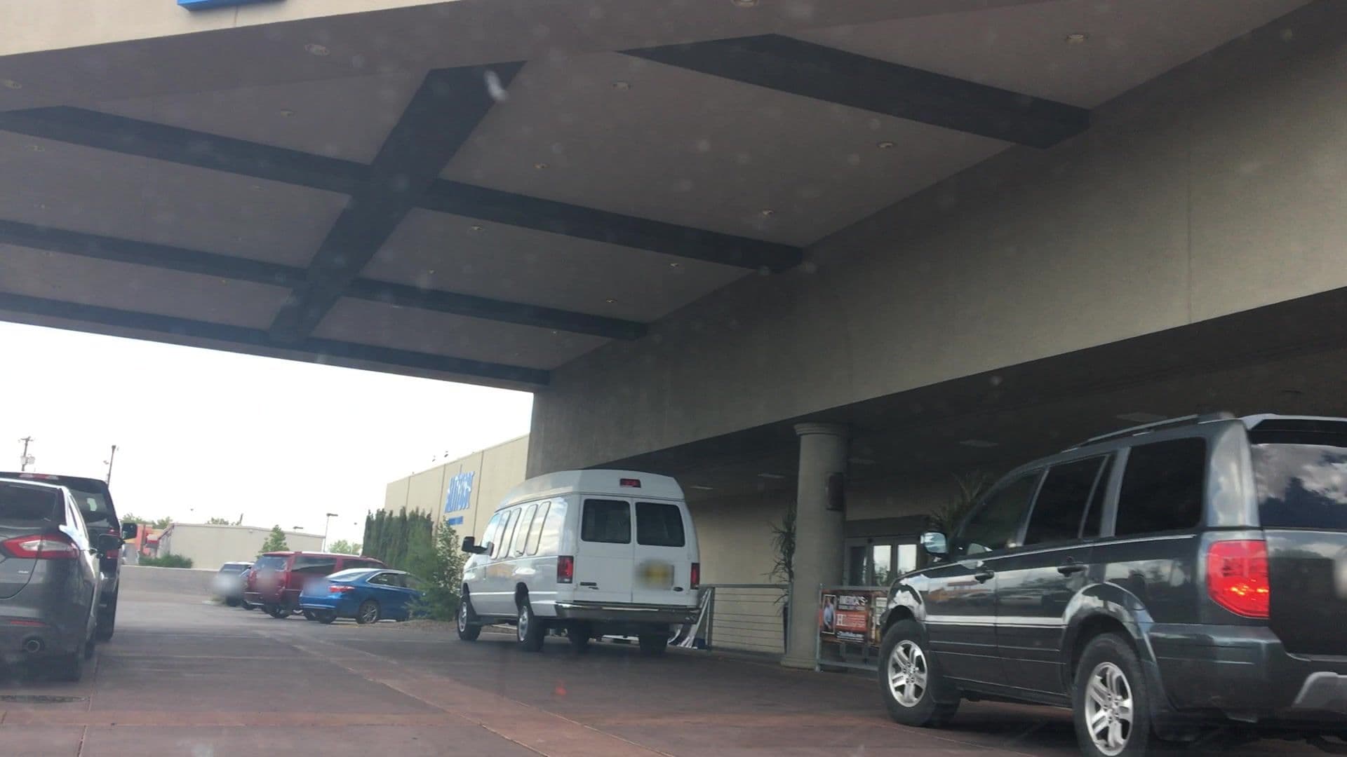 Street view near Park Inn By Radisson, Albuquerque — © lvl5 (CC BY-SA · Mapillary)