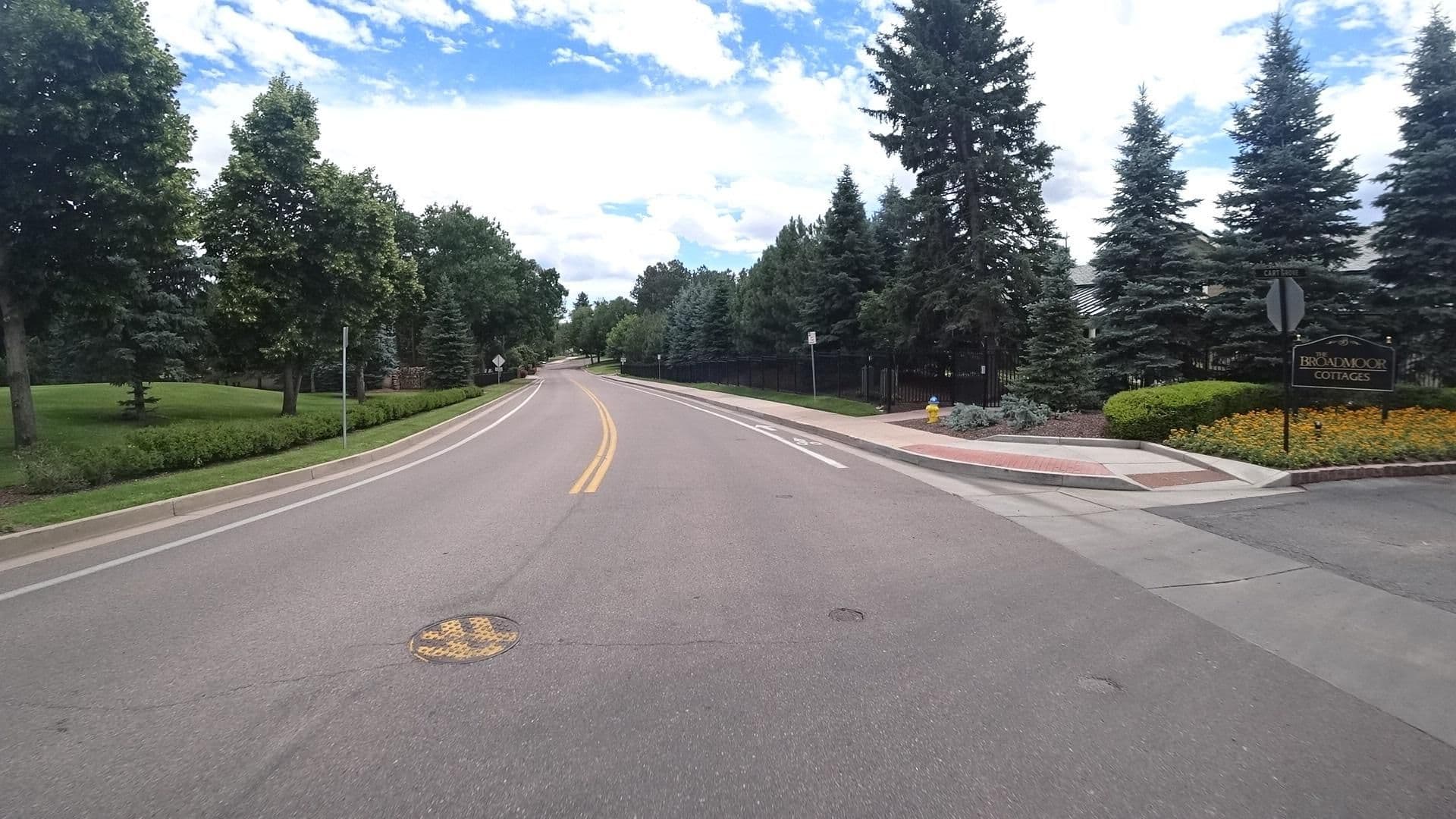 Street view near The Broadmoor Cottages, Colorado Springs — © marker_geo (CC BY-SA · Mapillary)