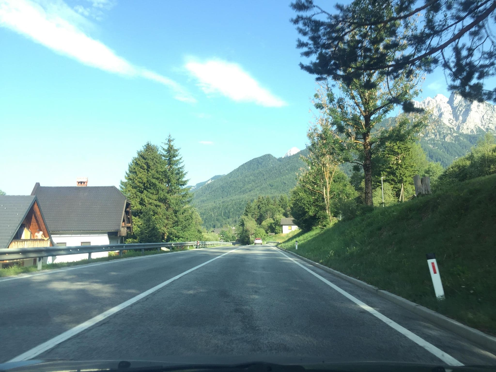 Street view near Hisa 109, Kranjska Gora — © igorzo (CC BY-SA · Mapillary)