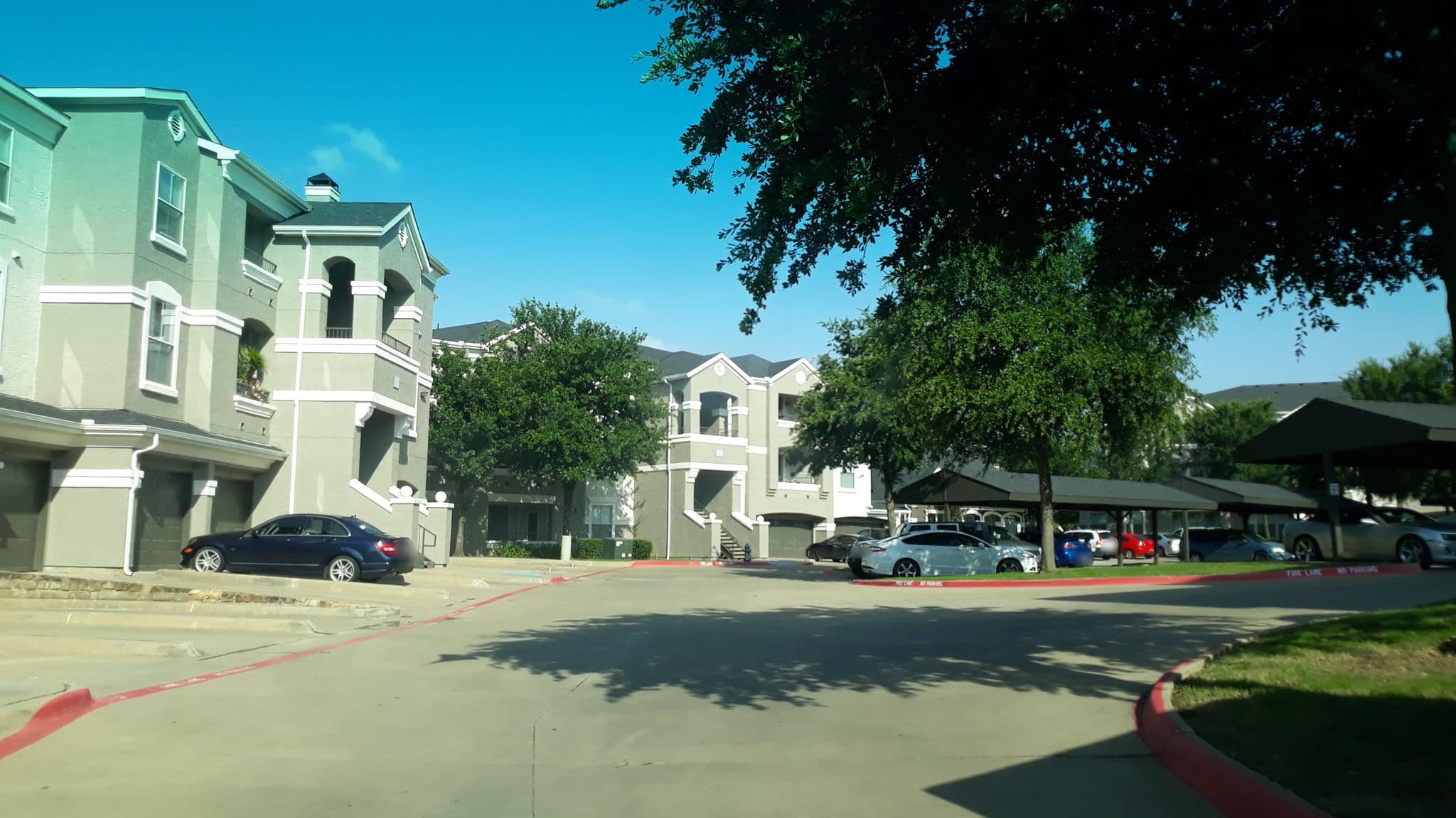 Street view near Kensley Apartment Homes, Irving — © torresc32 (CC BY-SA · Mapillary)