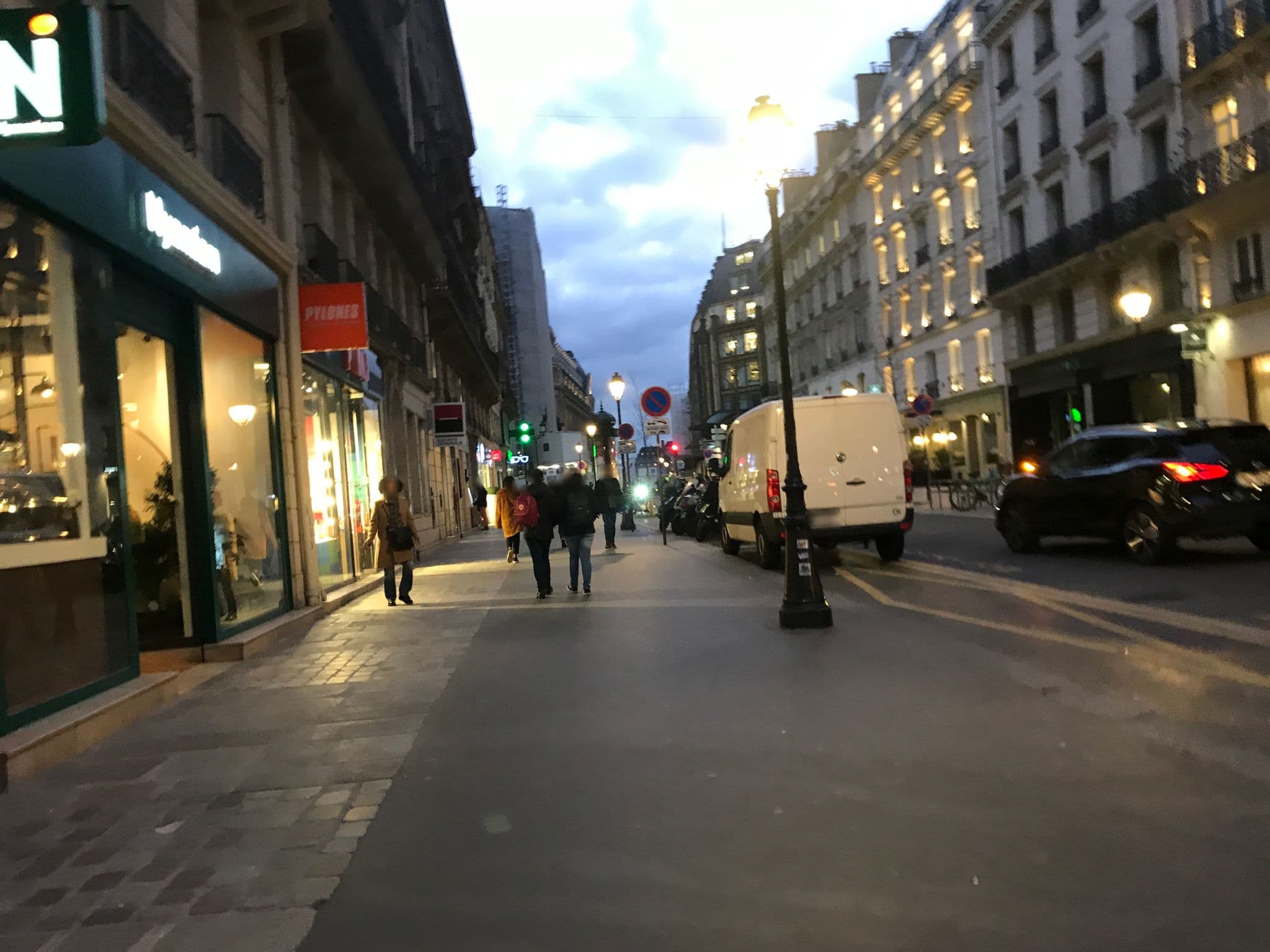 Street view near Le Pont-Neuf, Paris 01 Louvre — © mat813 (CC BY-SA · Mapillary)