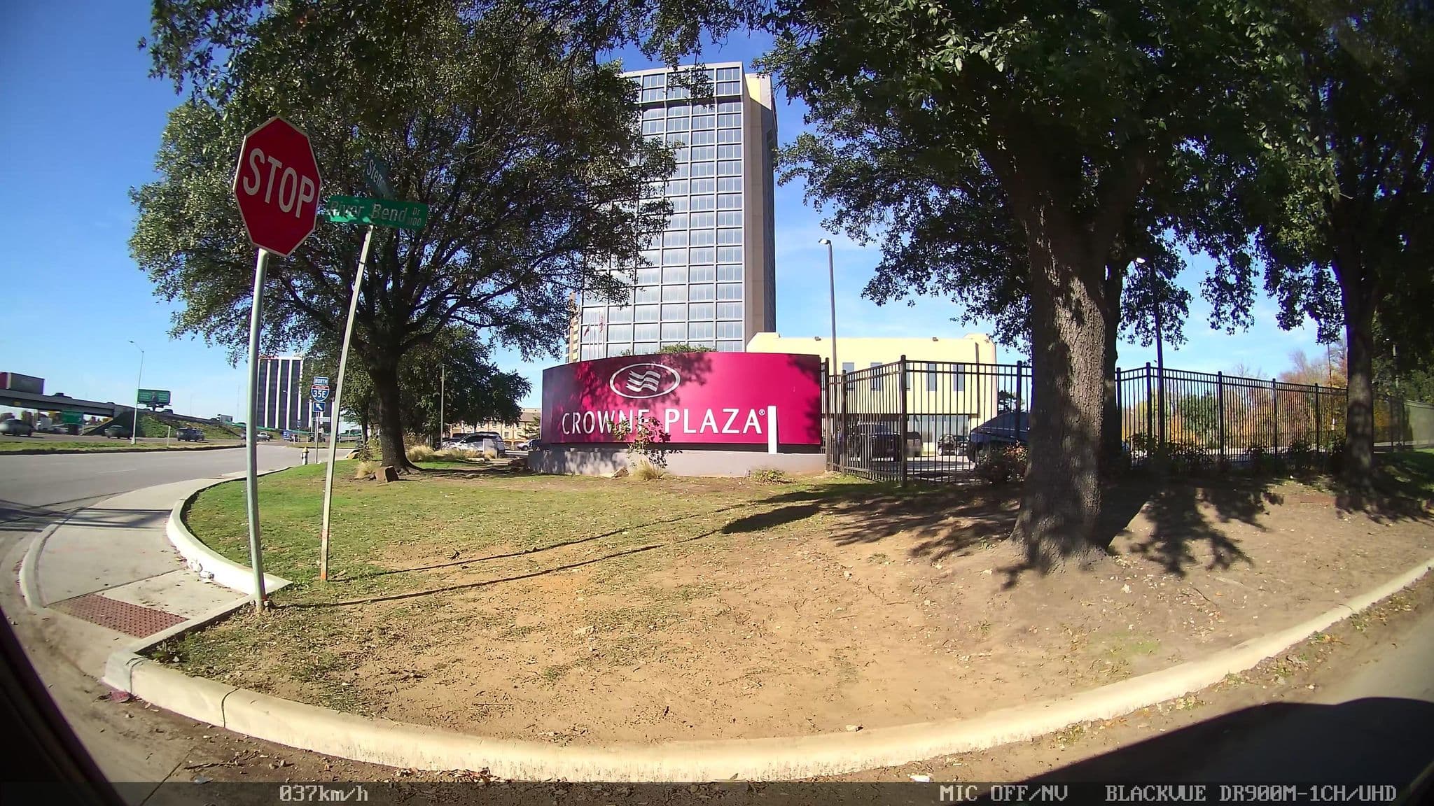 Street view near Cock-Chugging Central., Dallas — © piligab (CC BY-SA · Mapillary)