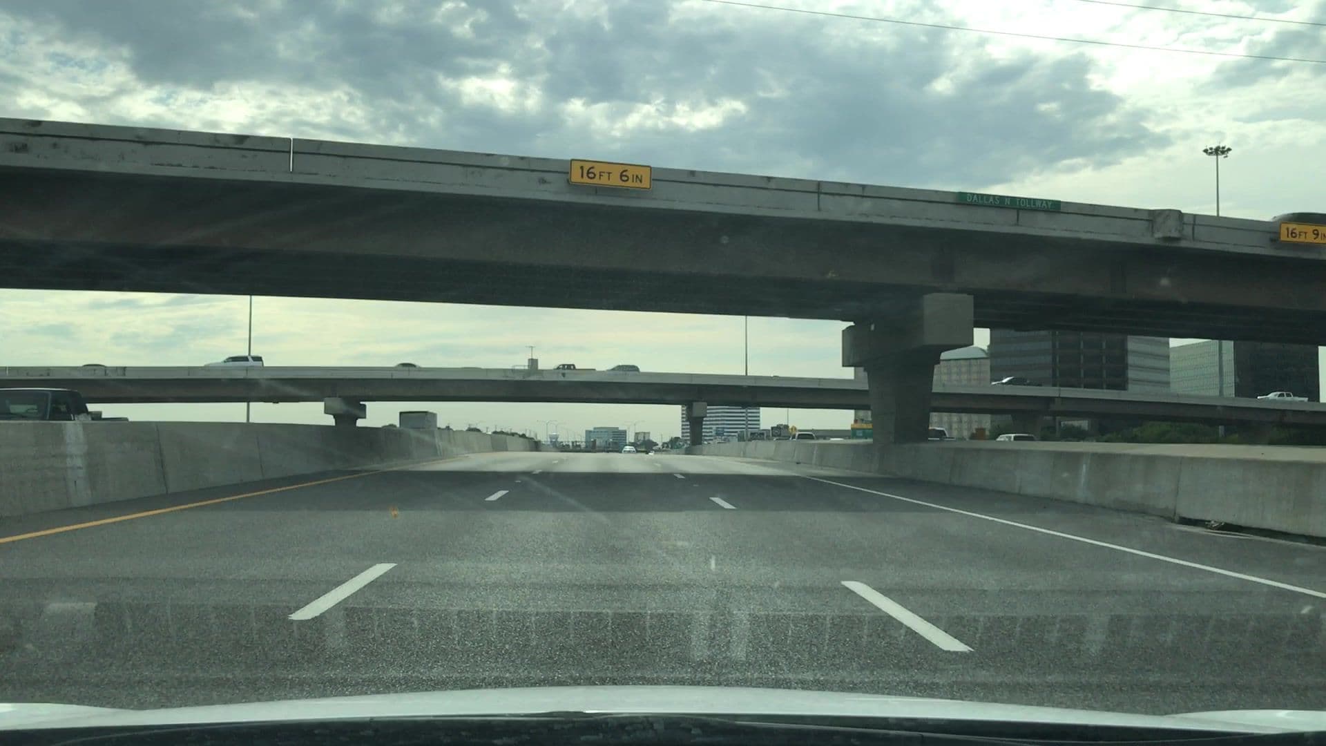 Street view near Hilton Dallas Lincoln Centre Executive Lounge, Farmers Branch — © lvl5 (CC BY-SA · Mapillary)