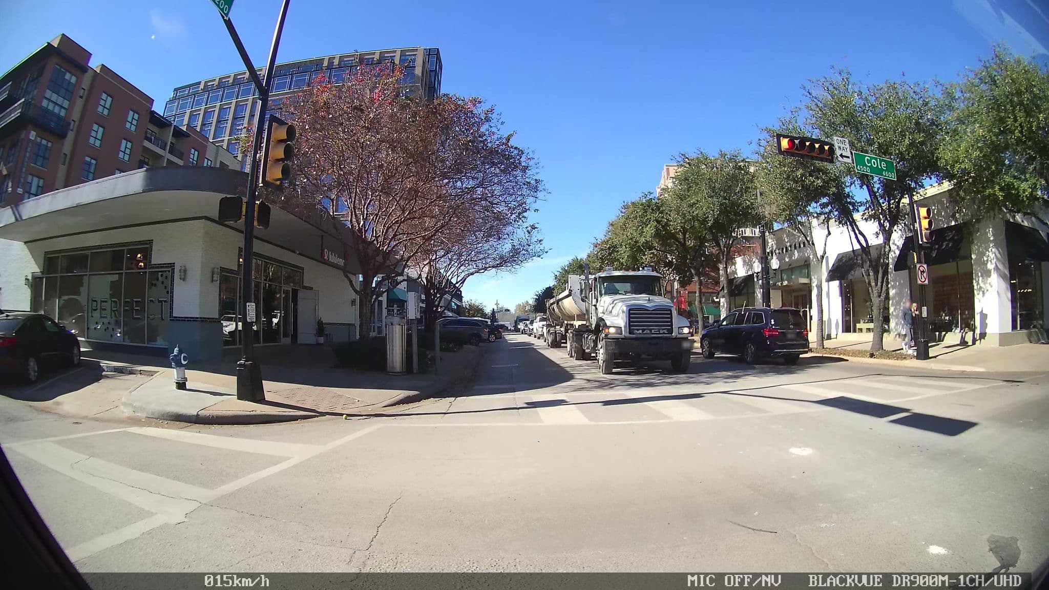 Street view near Raddison, Dallas — © piligab (CC BY-SA · Mapillary)