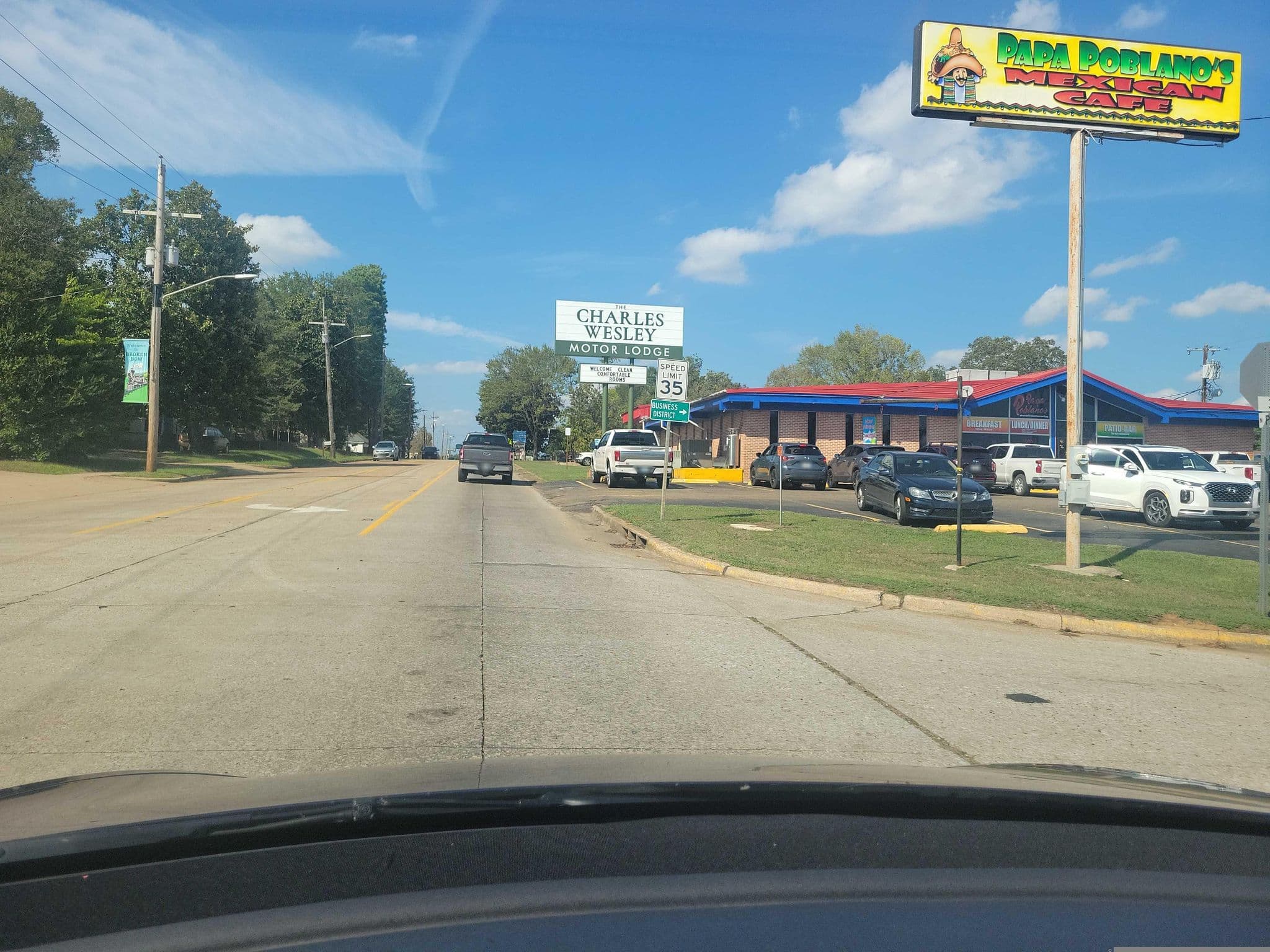 Street view near Mountain View Cabin, Broken Bow — © Montrose_Lyle (CC BY-SA · Mapillary)