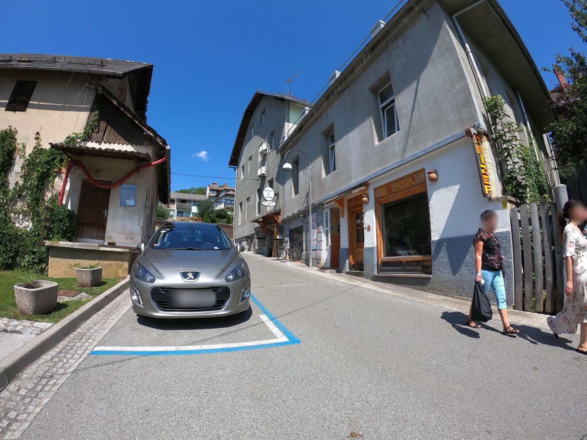 Street view near Castle Hostel, Bled — © richlv (CC BY-SA · Mapillary)
