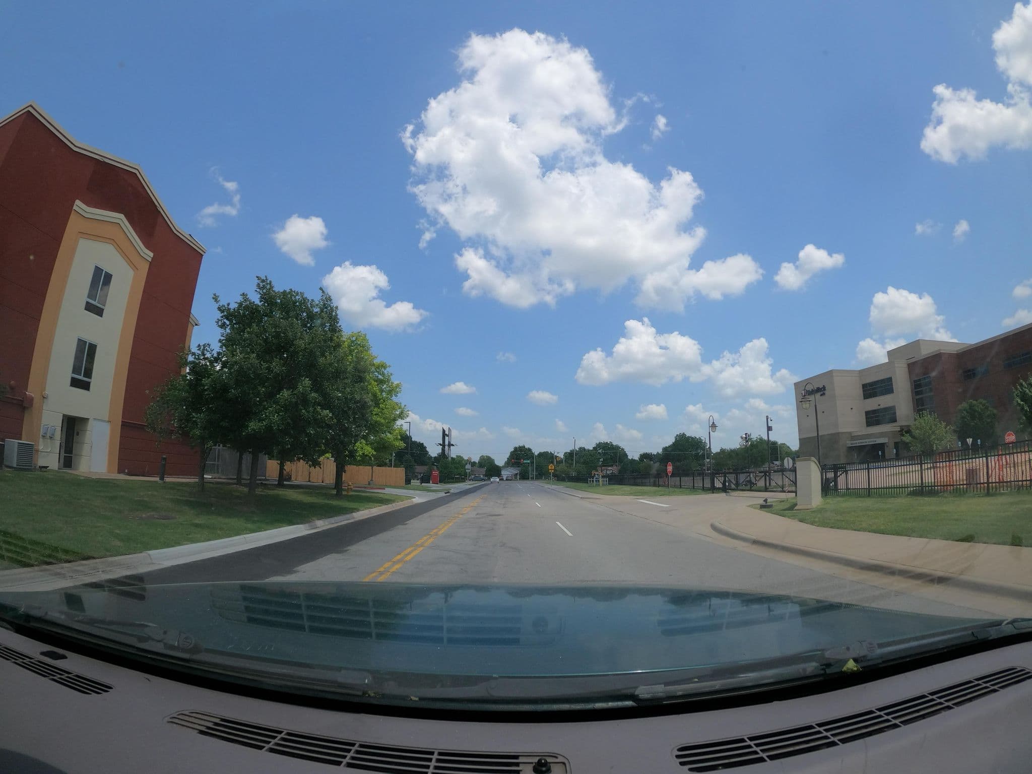 Street view near Comfort Suites Central/I-44, Tulsa — © baloouriza (CC BY-SA · Mapillary)
