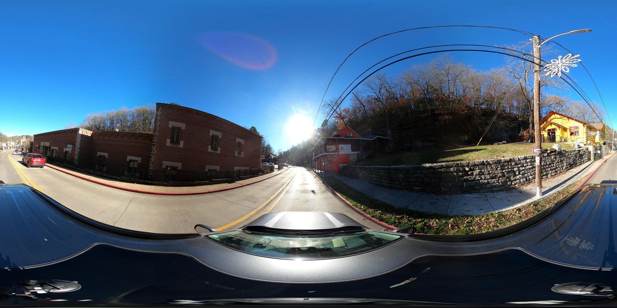Street view near Pied Piper Pub & Inn /  The Cat House, Eureka Springs — © justinmeyers (CC BY-SA · Mapillary)