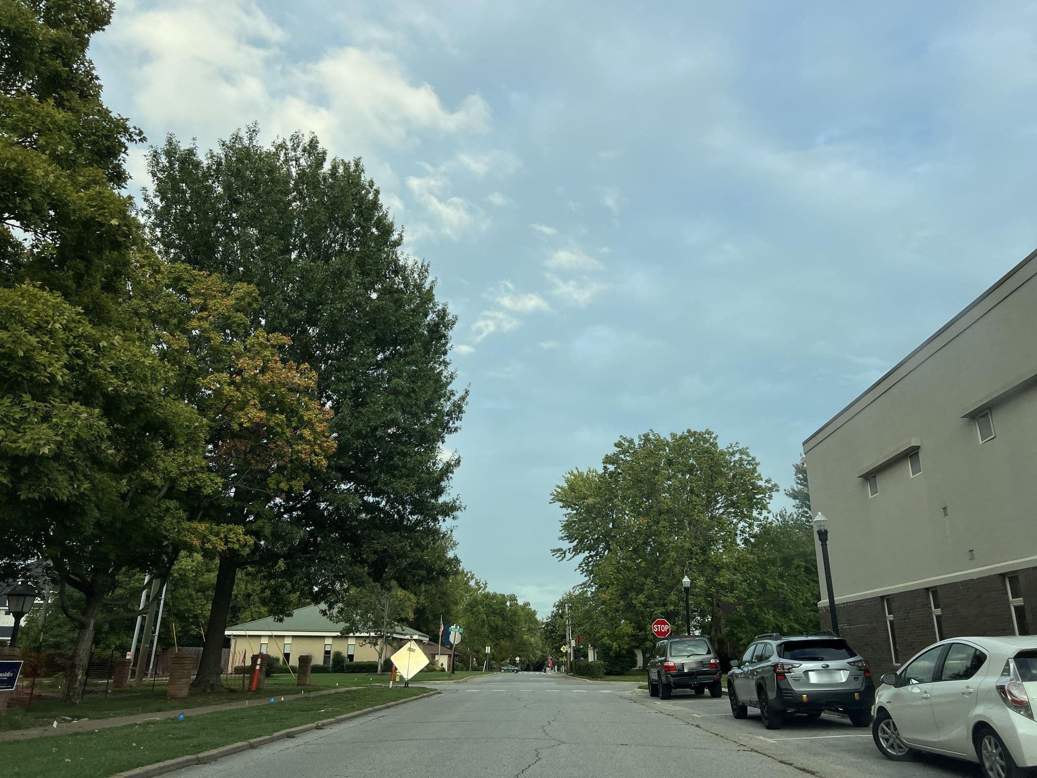 Street view near Laughlin House Bed and Breakfast, Bentonville — © whitecotton (CC BY-SA · Mapillary)