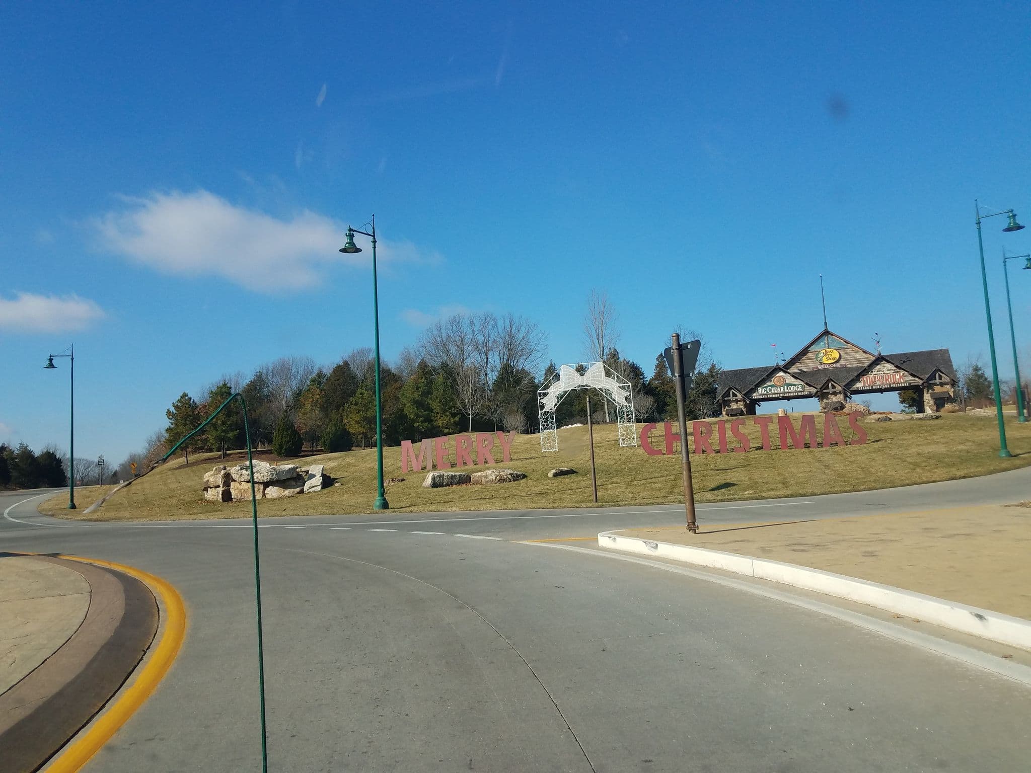 Street view near Big Cedar Lodge, Branson — © jbthemilker (CC BY-SA · Mapillary)