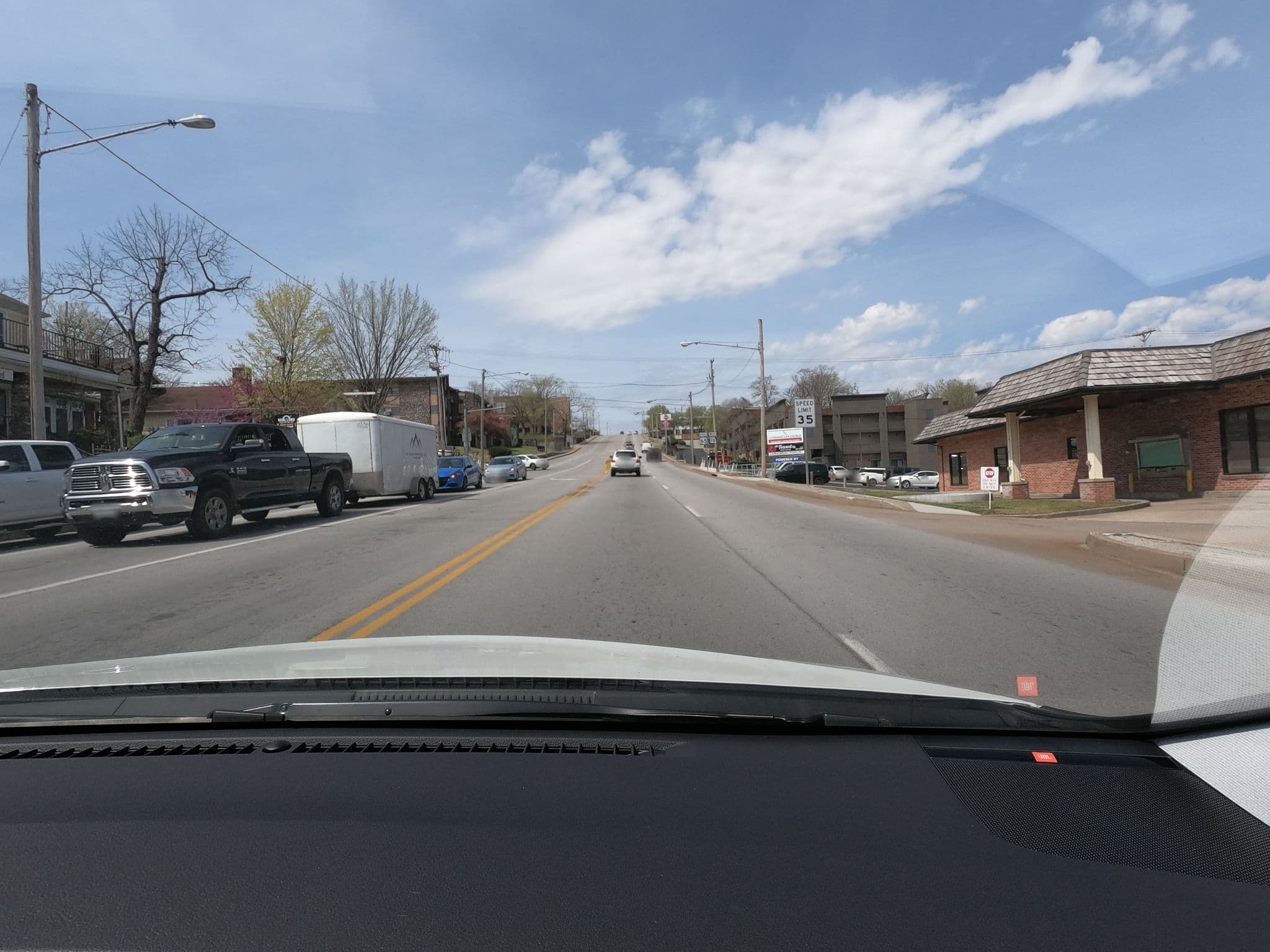Street view near Historic Branson Hotel, Branson — © toebee (CC BY-SA · Mapillary)