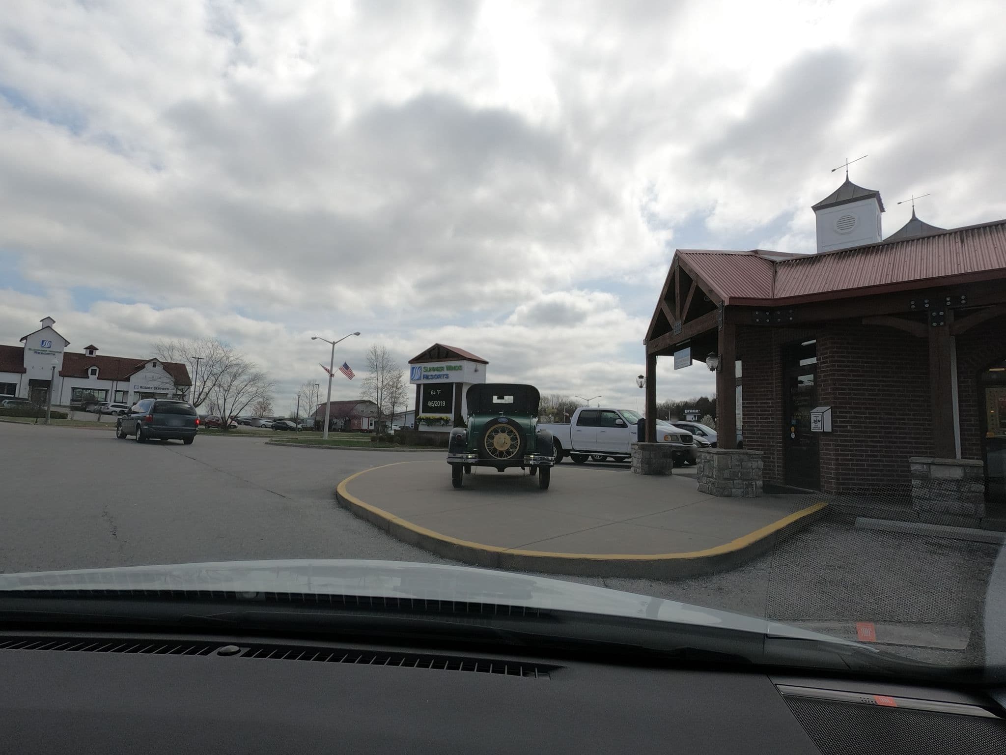 Street view near Summer Winds Resorts Contact Centers, Branson — © toebee (CC BY-SA · Mapillary)